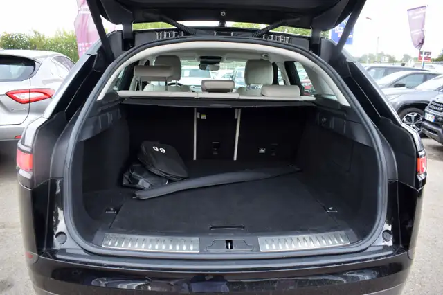 Land Rover Range Rover Velar view 15