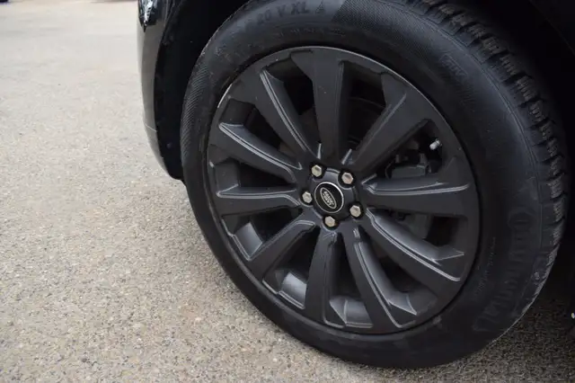 Land Rover Range Rover Velar view 17