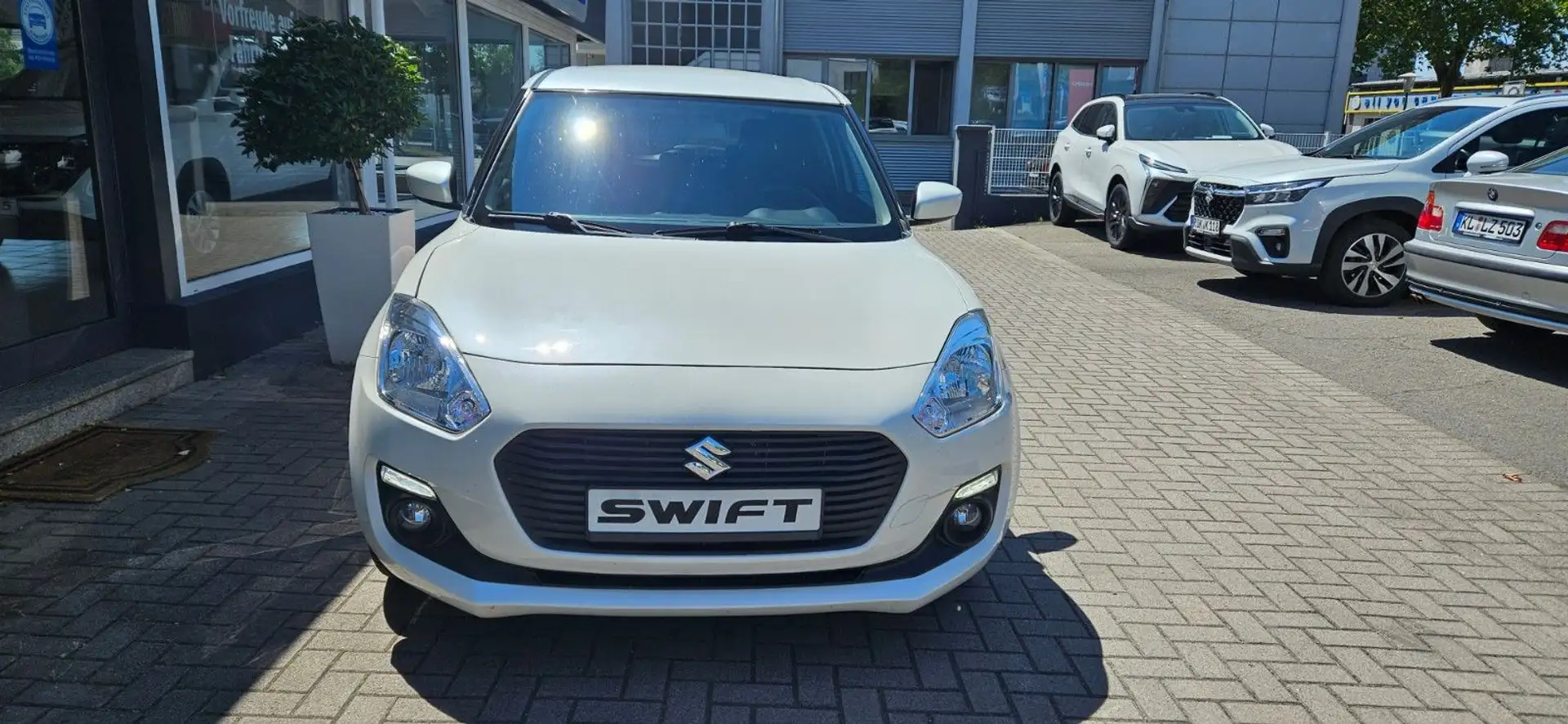 Suzuki Swift 1.2 DUALJET Comfort White - 1