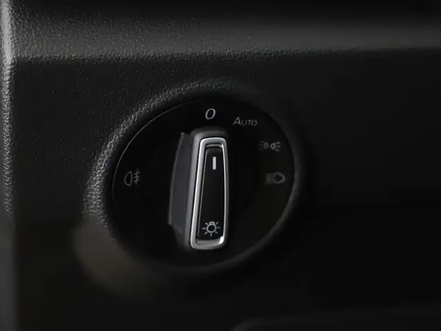 Volkswagen T-Roc view 13