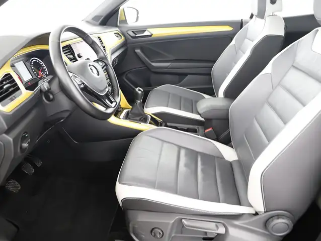 Volkswagen T-Roc view 8