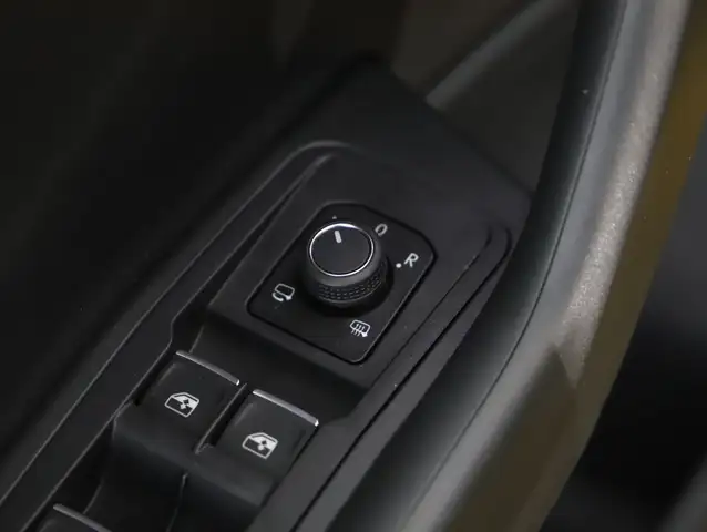Volkswagen T-Roc view 12