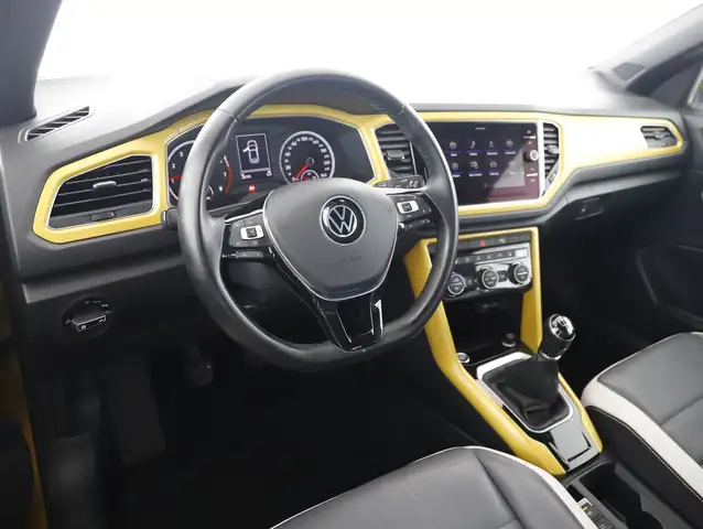 Volkswagen T-Roc view 9