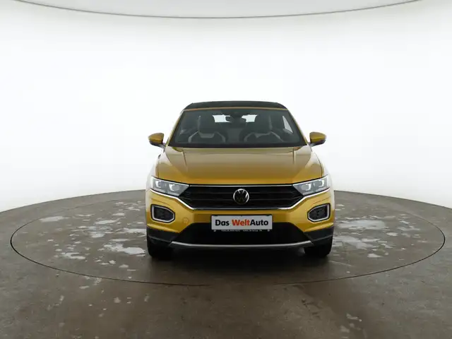 Volkswagen T-Roc view 3