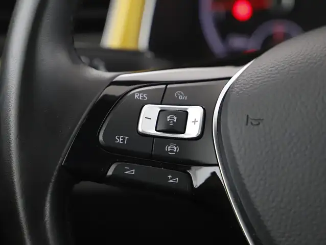 Volkswagen T-Roc view 15