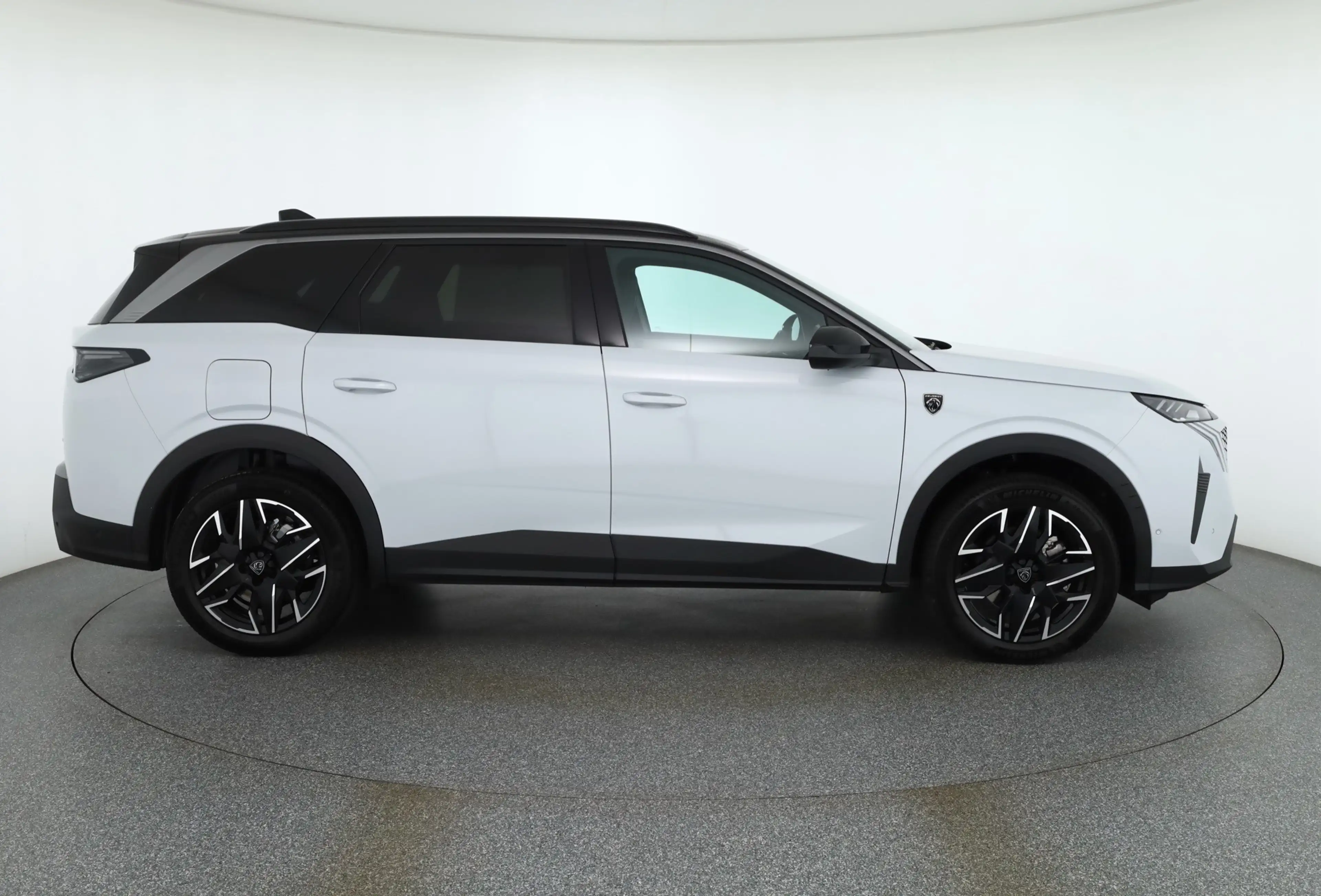 Peugeot 5008 GT 1.2 Hybrid Aut. LED ACC Navi 360° — photo 6
