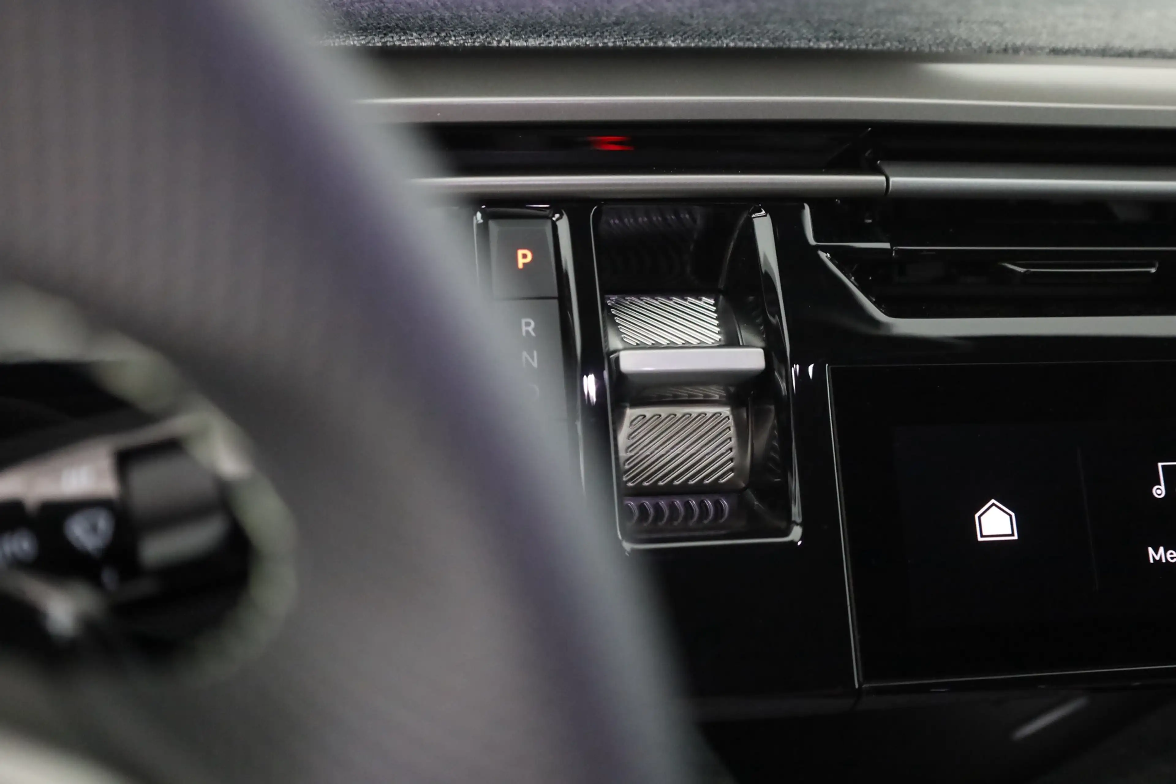 Peugeot 5008 GT 1.2 Hybrid Aut. LED ACC Navi 360° — photo 15