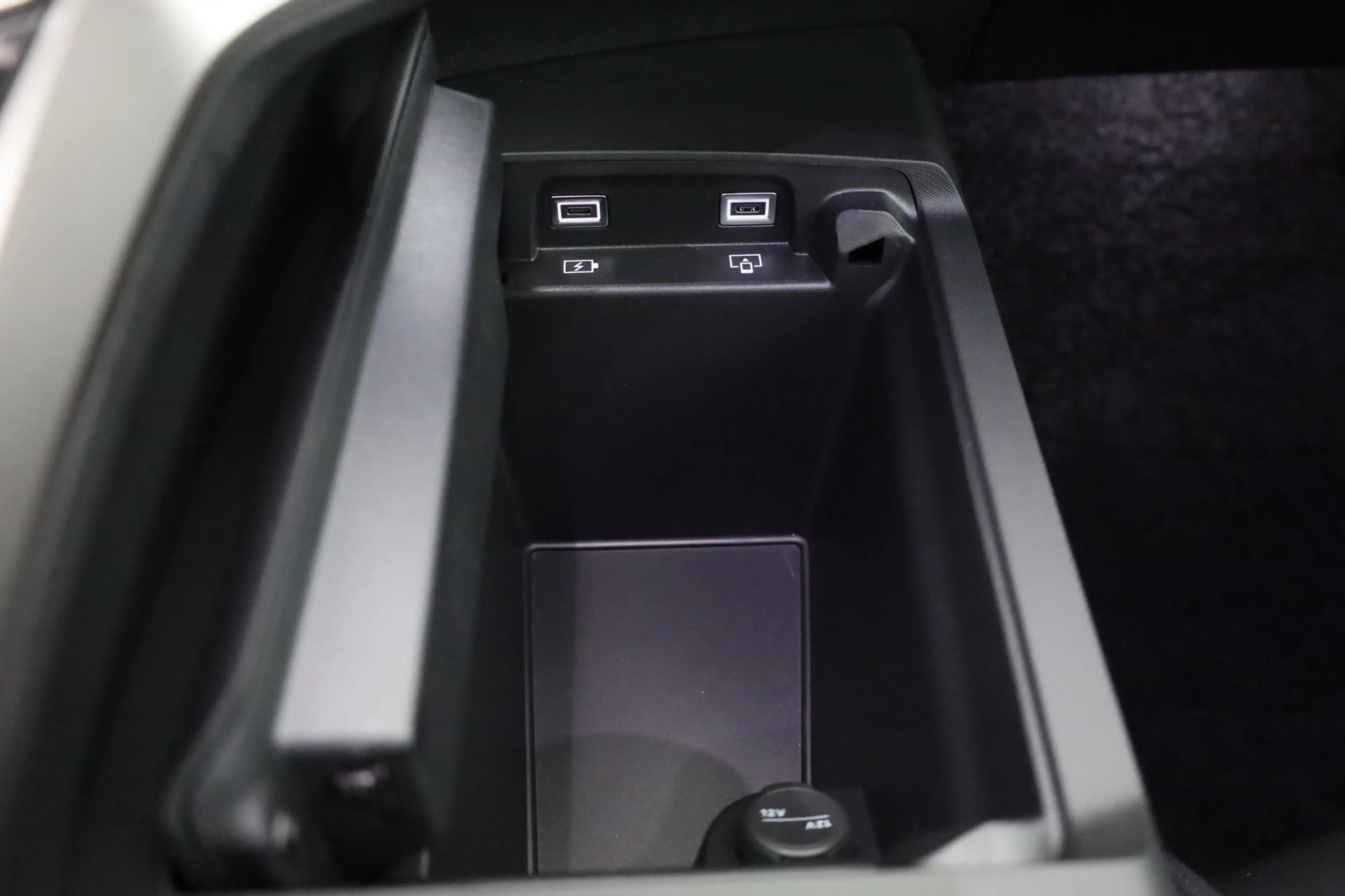 Peugeot 5008 GT 1.2 Hybrid Aut. LED ACC Navi 360° — photo 13