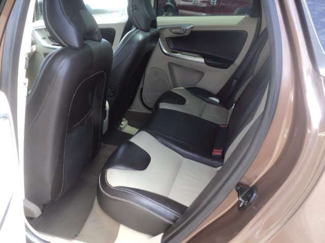 2010 Volvo XC60 T6 thumb 6