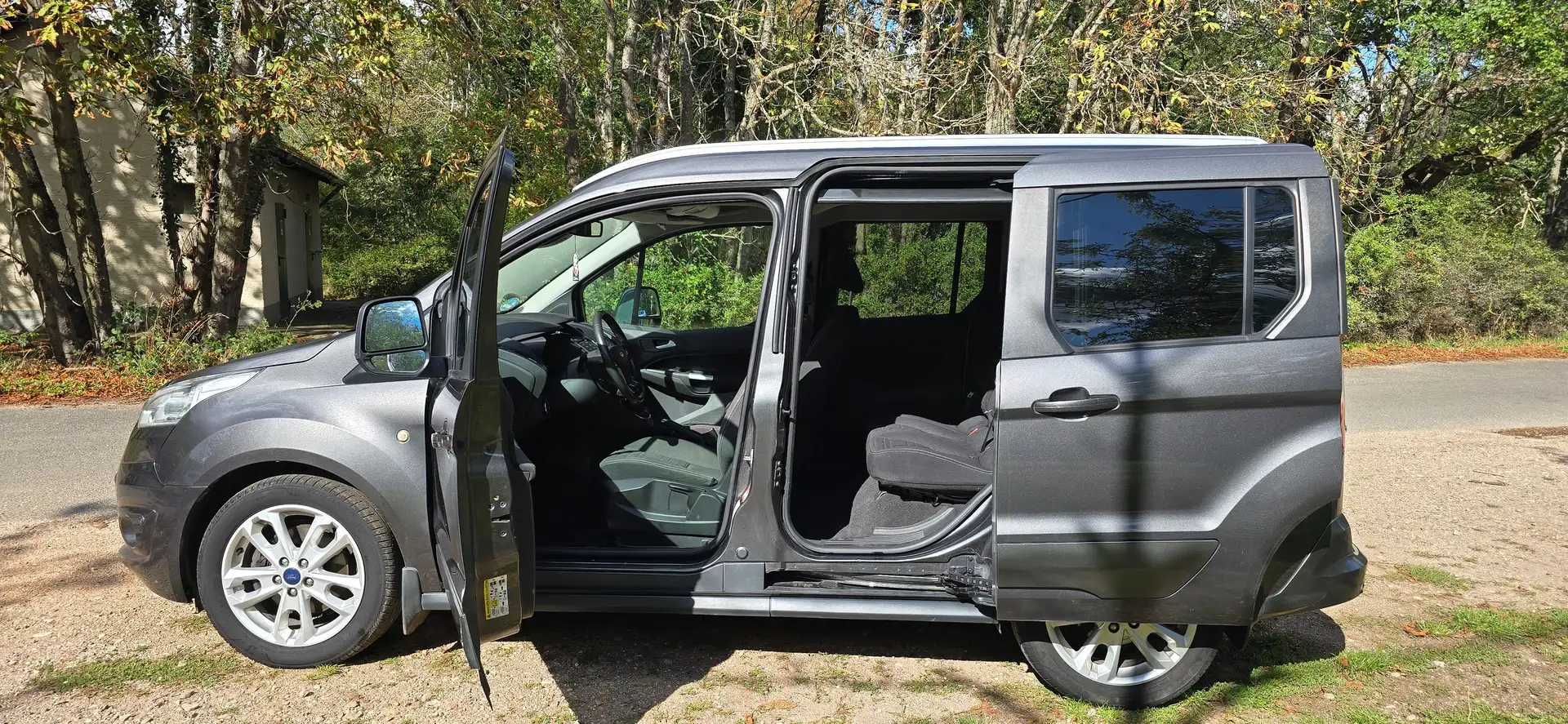 Ford Tourneo Connect Grand Tourneo Connect 1.5TDCi Titanium Grau - 2