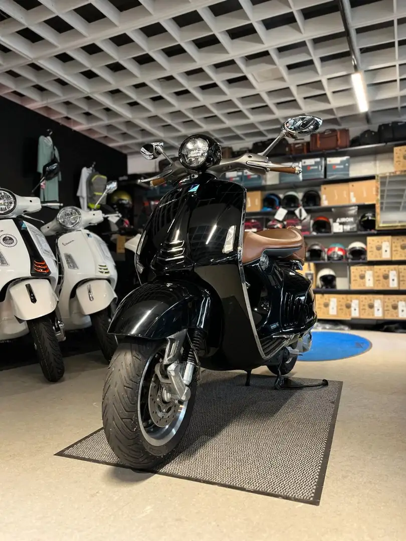 Vespa 946 Nero - 1