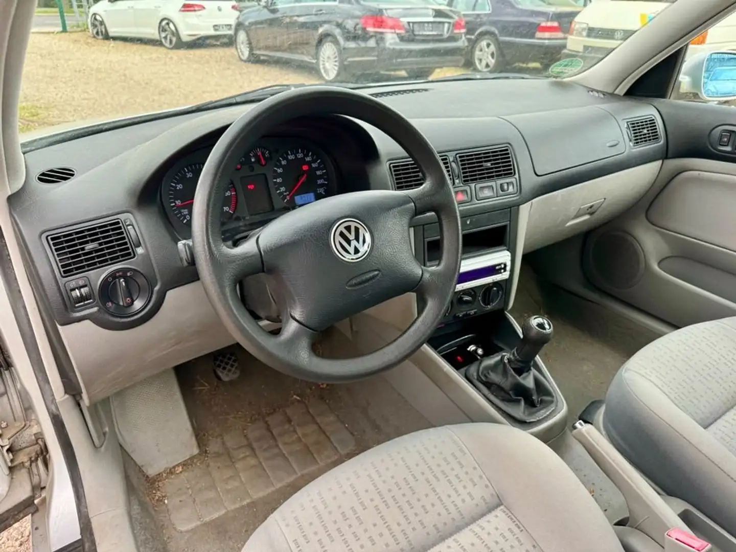 Volkswagen Golf 1.4 16V Klima nur 94.500 KM Servo Rentner Fahrzeug Argent - 2