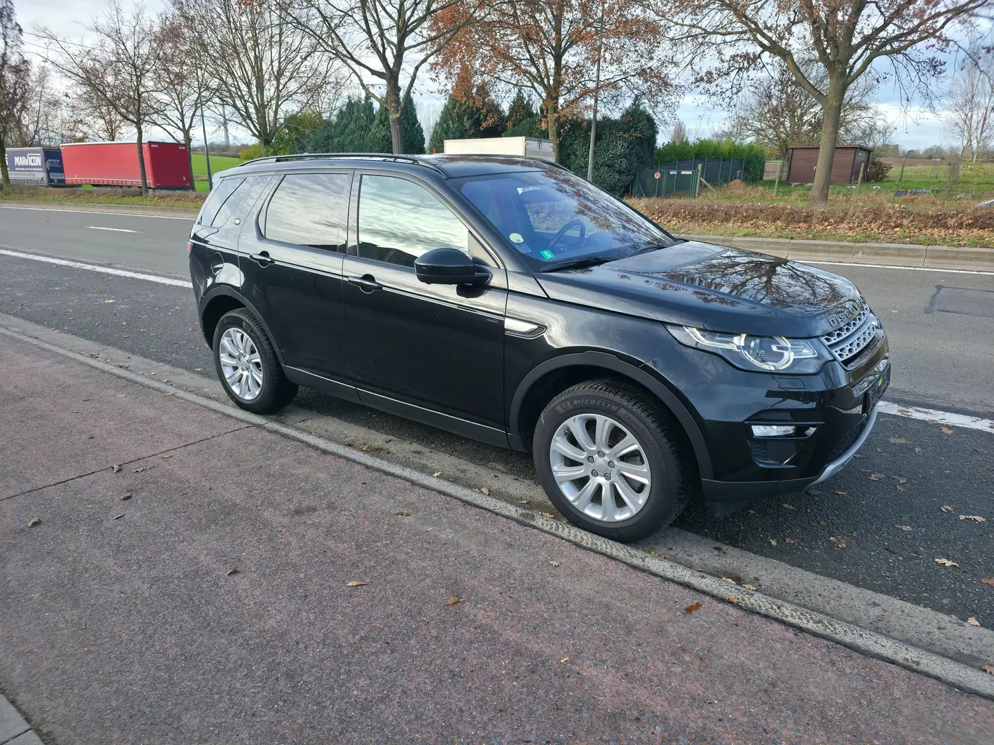 Land Rover Discovery Sport 2.0 TD4 HSE AUT 7Pl 1°EIG FULL OPTIES NEW MOTOR crna - 1