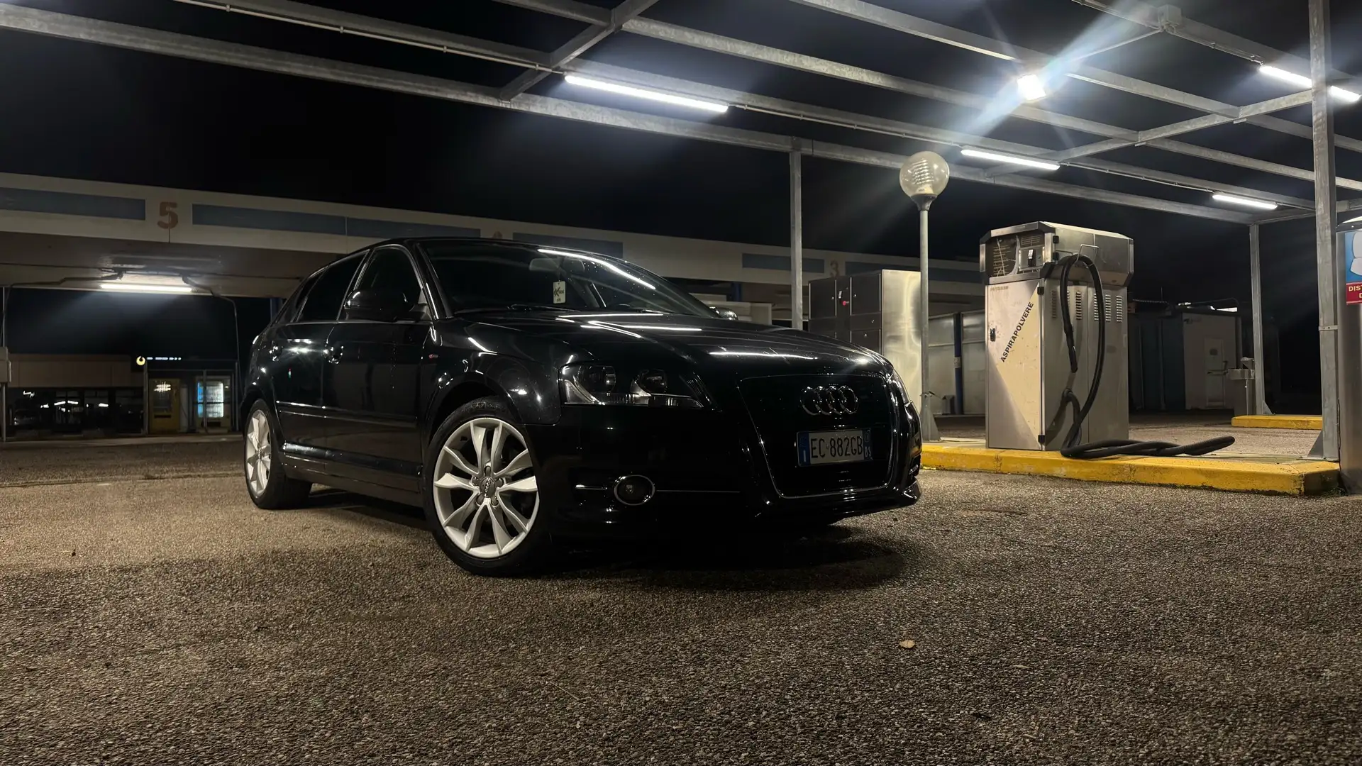 Audi A3 Sportback 1.6 tdi Ambiente - 2