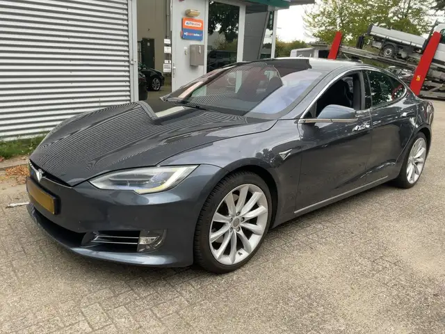 Tesla Model S view 2