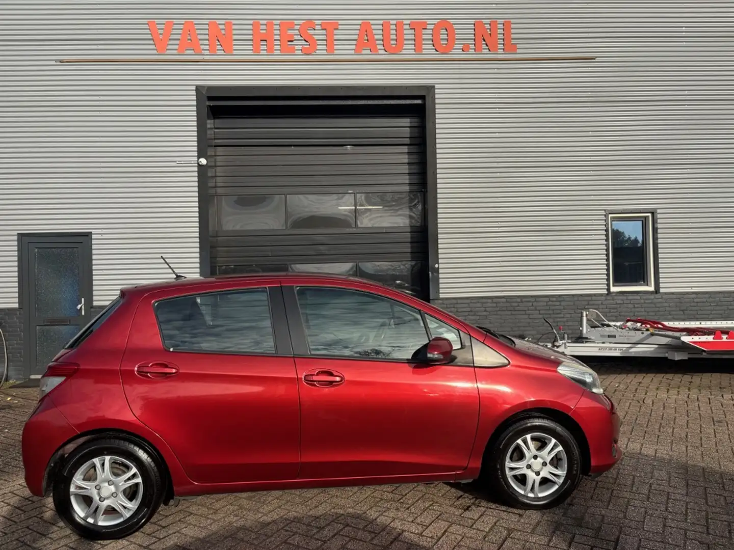 Toyota Yaris 1.0 VVT-i Aspiration 3 MND GAR | TREKHAAK | SPORTV Rouge - 2