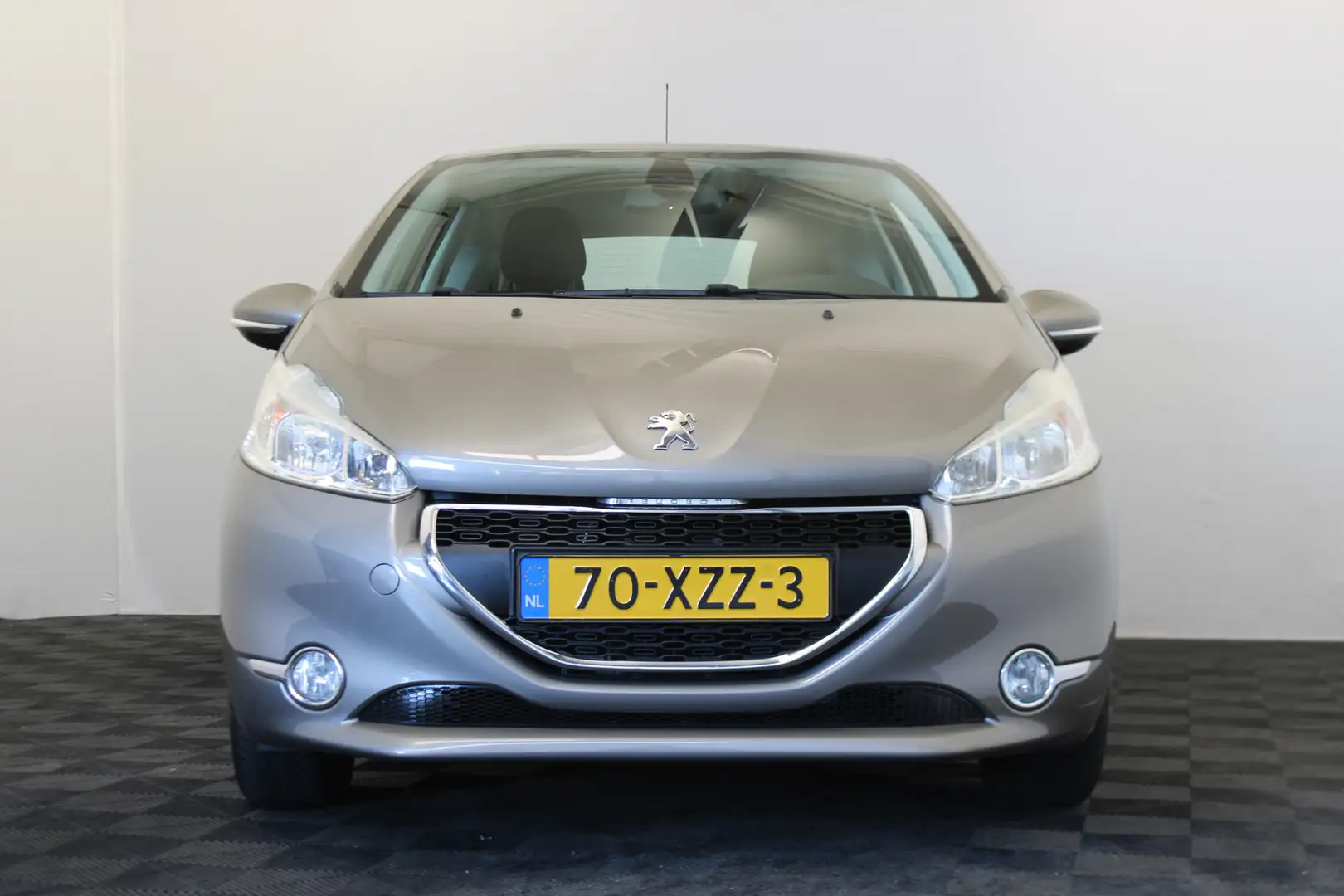 Peugeot 208 1.4 VTi Envy |Navi| Grijs - 2