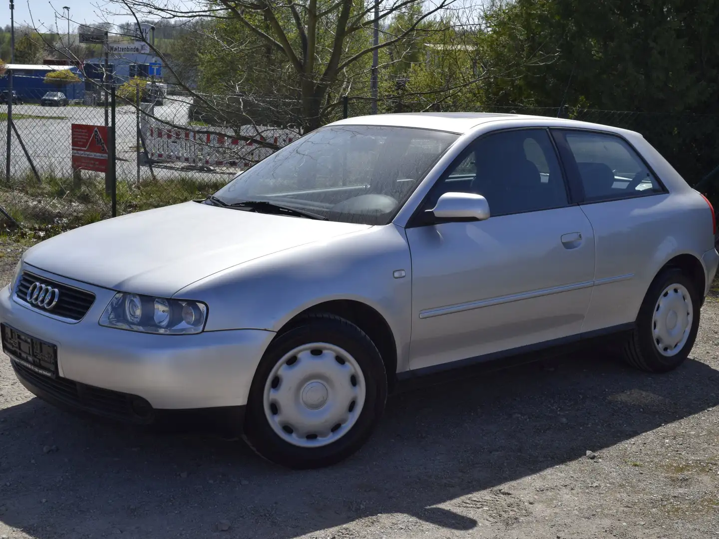 Audi A3 1.6 Ambiente/GSD/EFH/ABS/SERVO/ZV/SH/TÜV NEU!!! Argent - 1