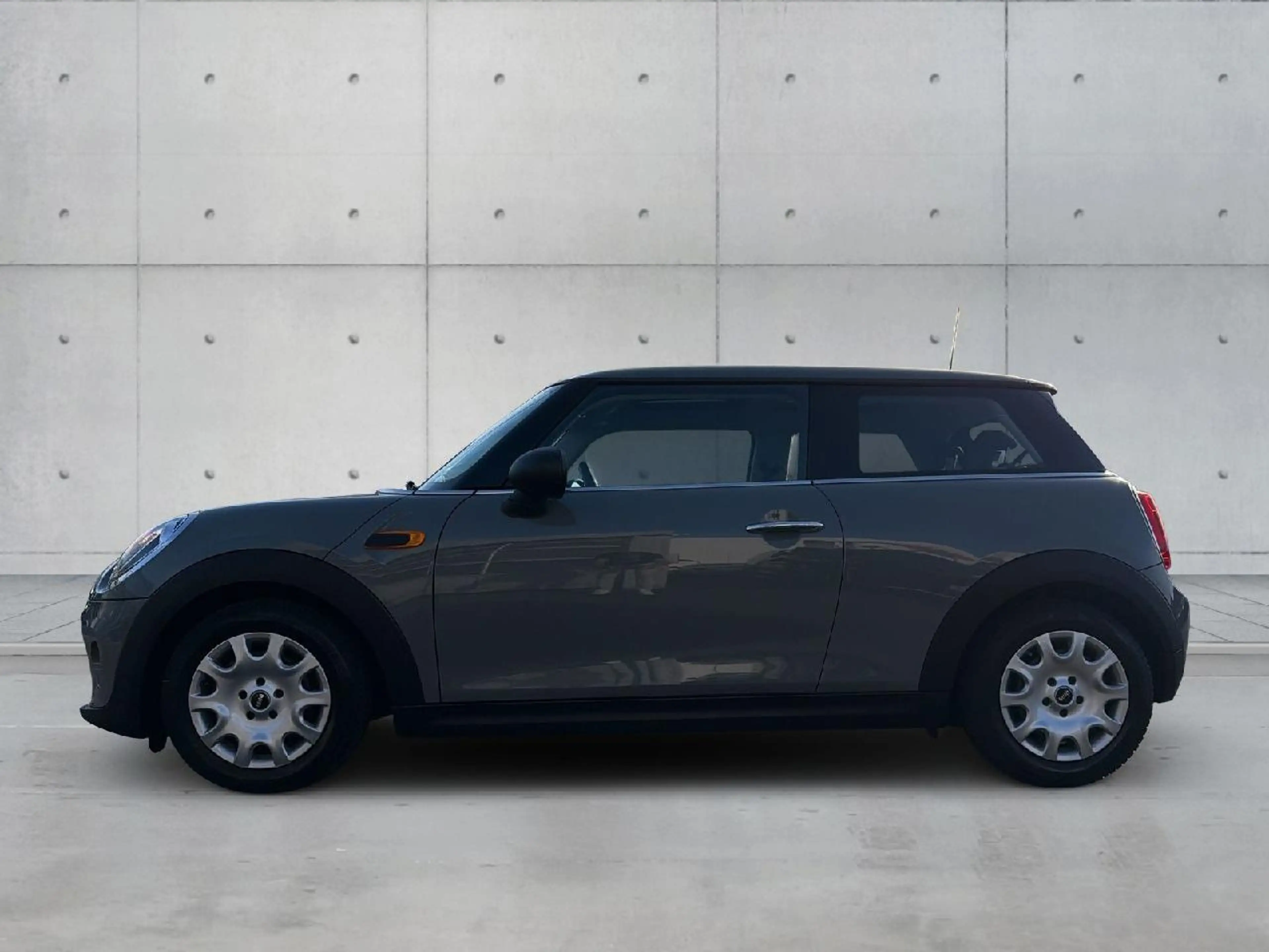 MINI One One — photo 3