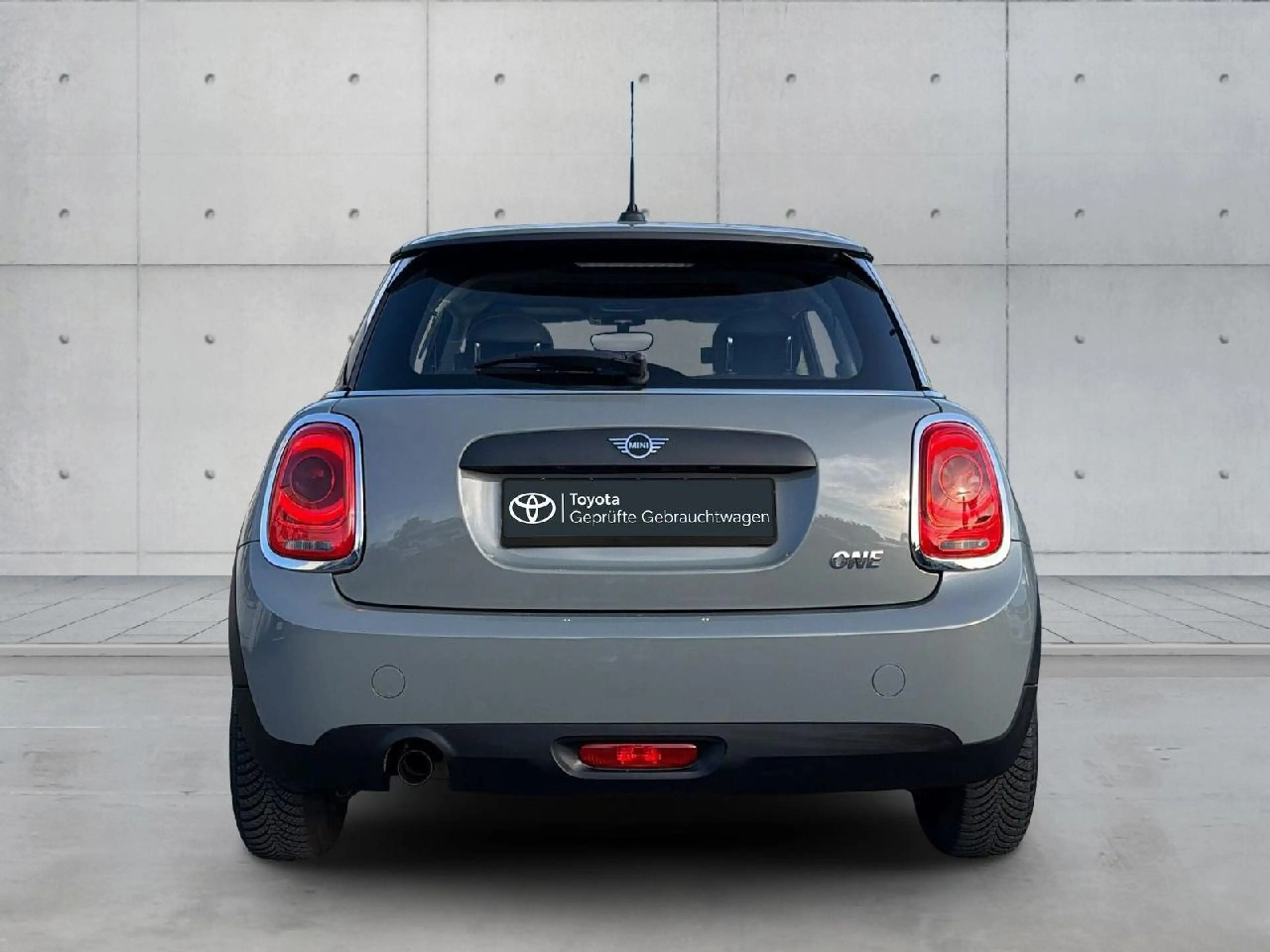 MINI One One — photo 5