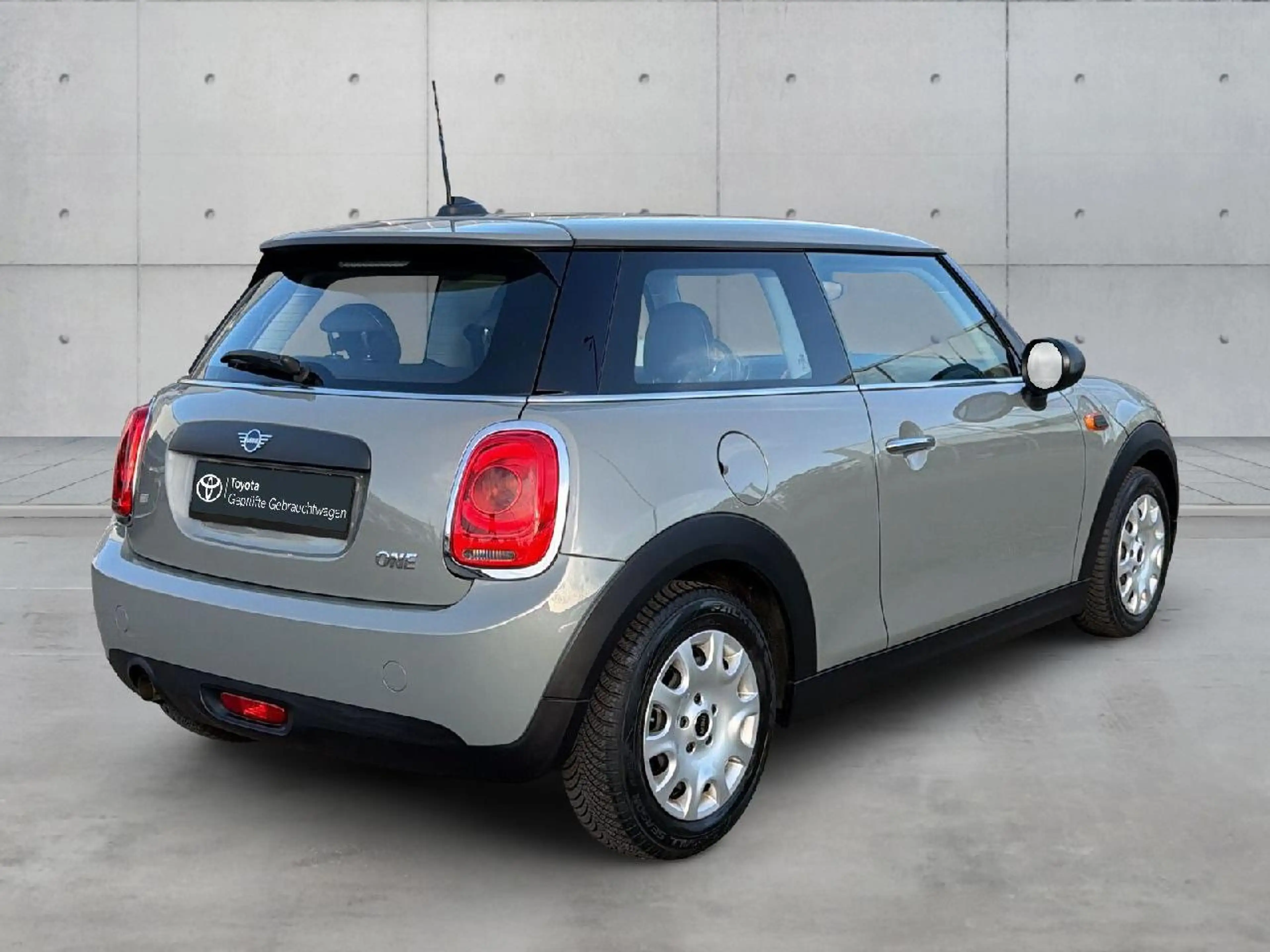 MINI One One — photo 2