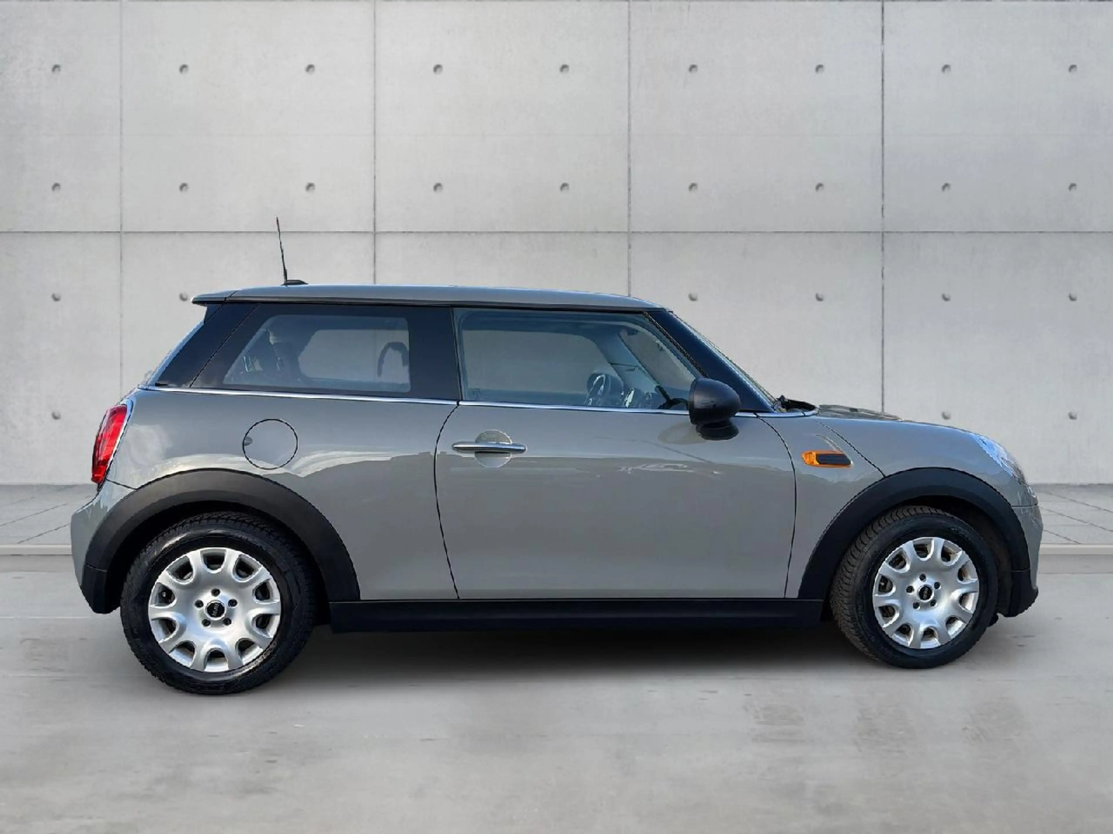 MINI One One — photo 4
