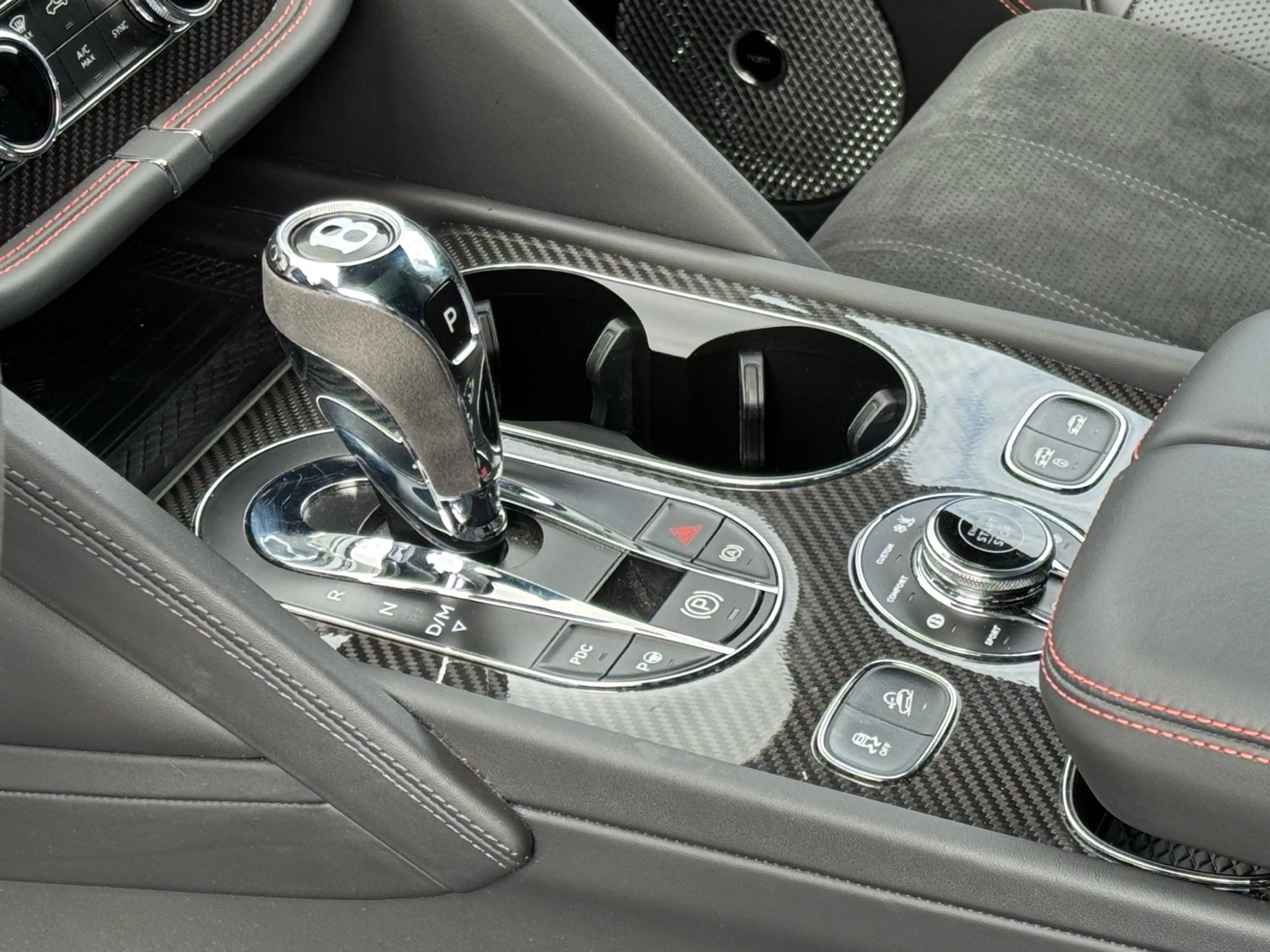 Bentley Bentayga V8S *NAIM*MwSt. ausw.*Standhzg* — photo 14