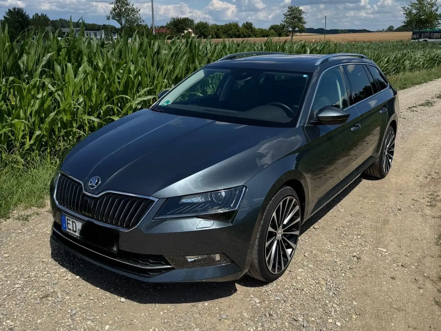 Skoda Superb Superb III Combi Diesel Combi 2.0 TDI 4x4 Style Grau - 2