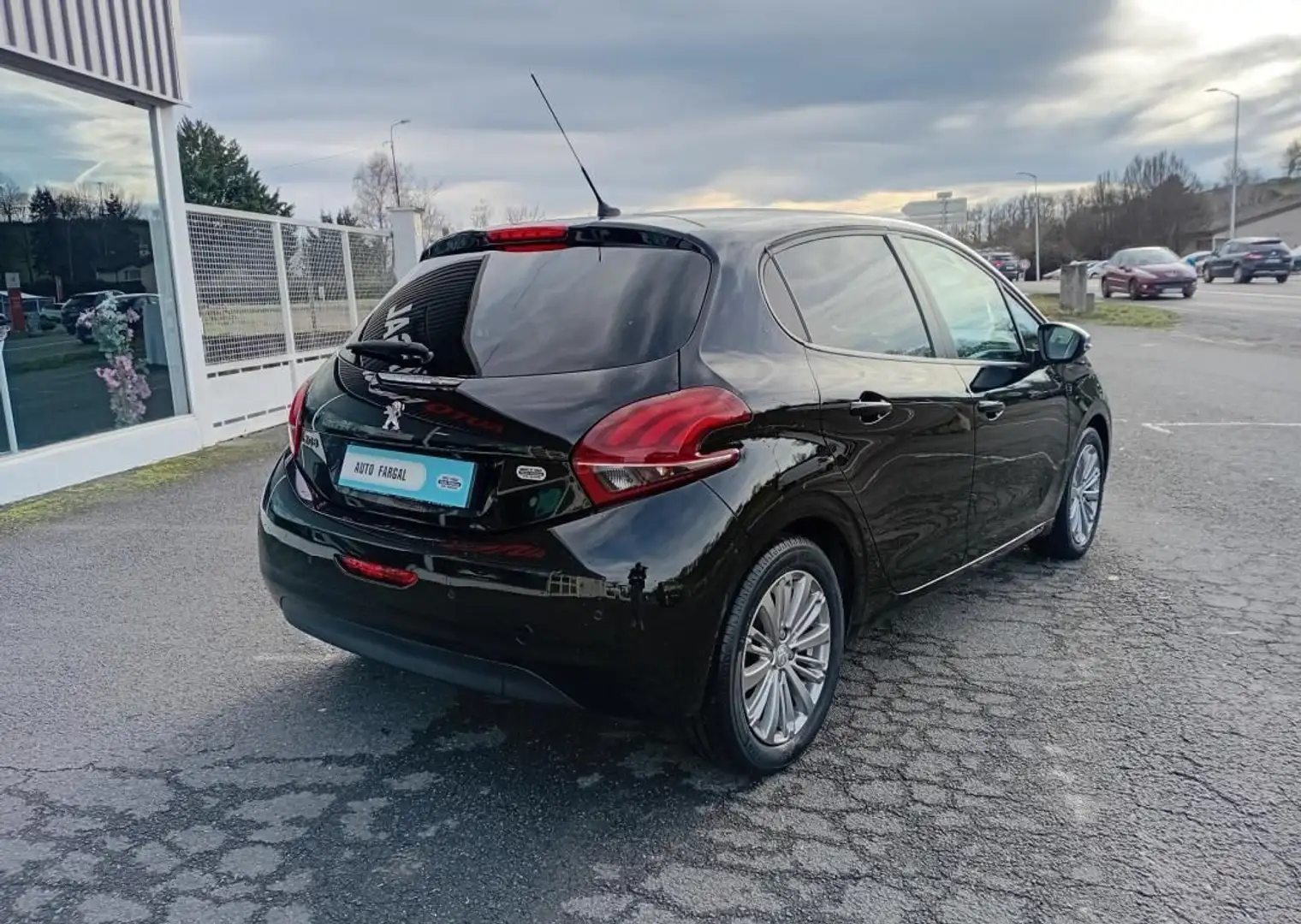 Peugeot 208 PureTech 82ch S&S BVM5 Signature Noir - 2