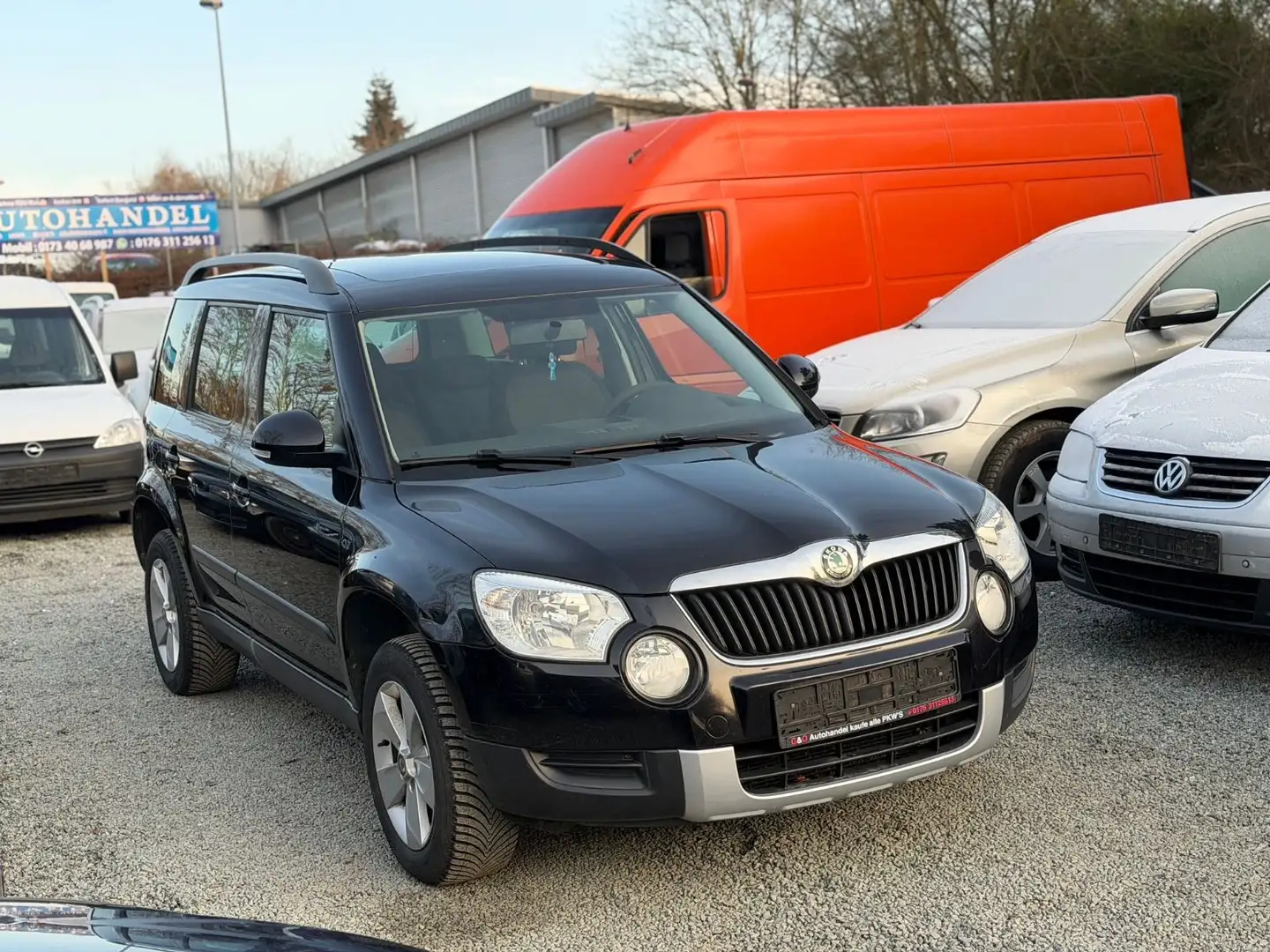 Skoda Yeti Basis*Klima*Tüv Neu*Euro 5*Ahk* Panorama* Schwarz - 1