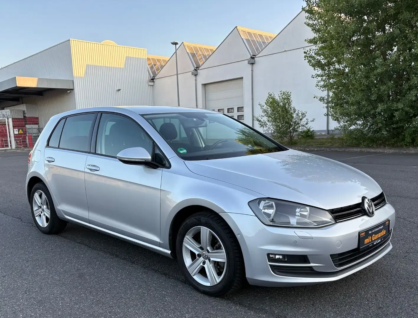 Volkswagen Golf VII Lim. Highline BMT/SCHECKHEFT/NAVI/SHZ Argent - 2