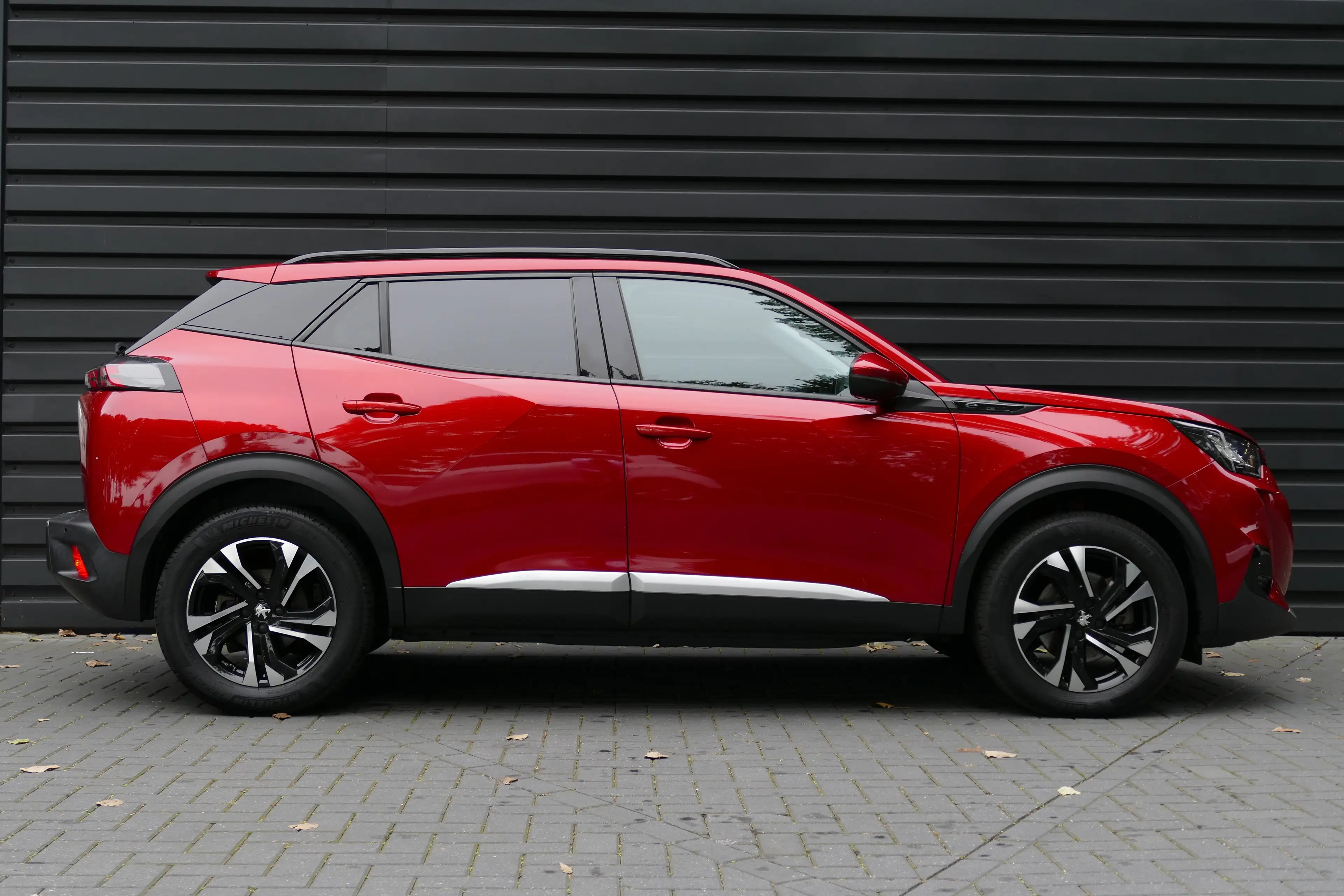 Peugeot e-2008 136PK 50KWH ALLURE PACK AUTOMAAT / CAMERA / STOELV — photo 3