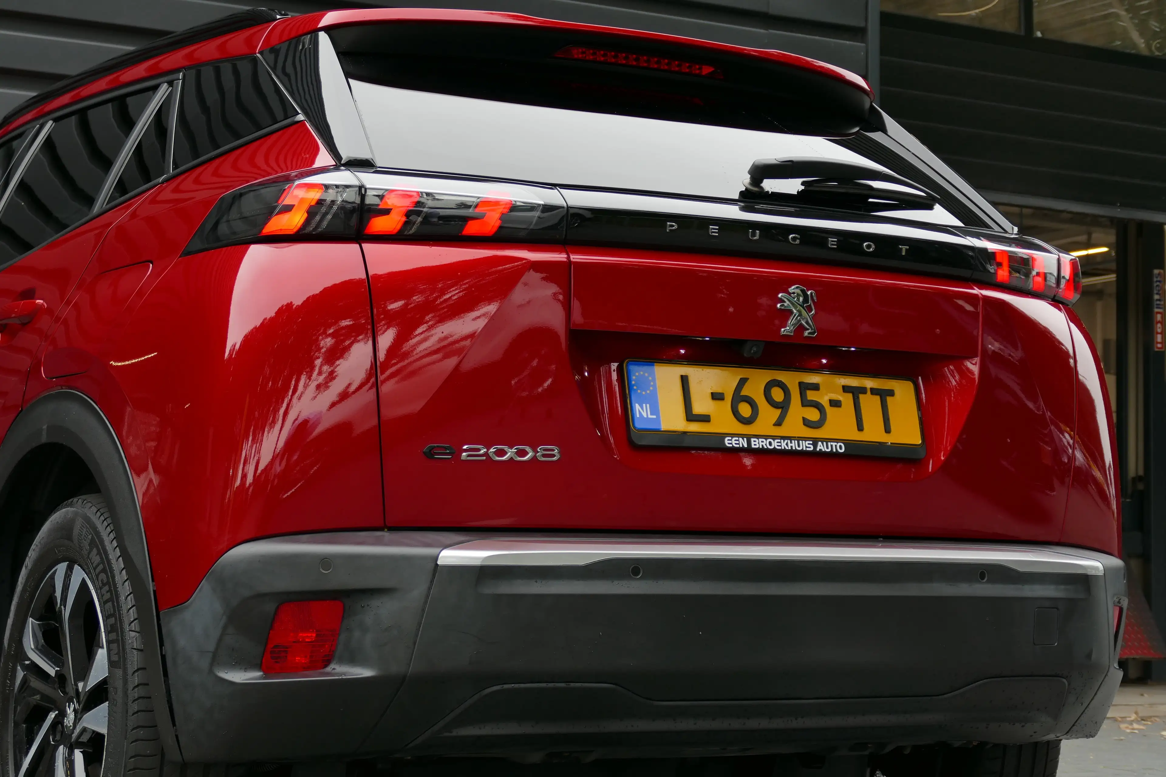 Peugeot e-2008 136PK 50KWH ALLURE PACK AUTOMAAT / CAMERA / STOELV — photo 8