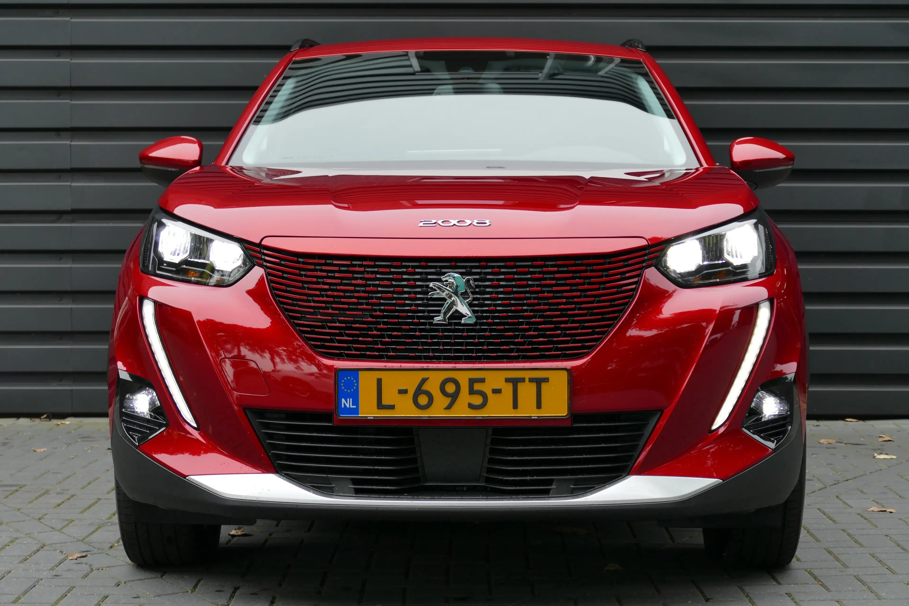 Peugeot e-2008 136PK 50KWH ALLURE PACK AUTOMAAT / CAMERA / STOELV — photo 4