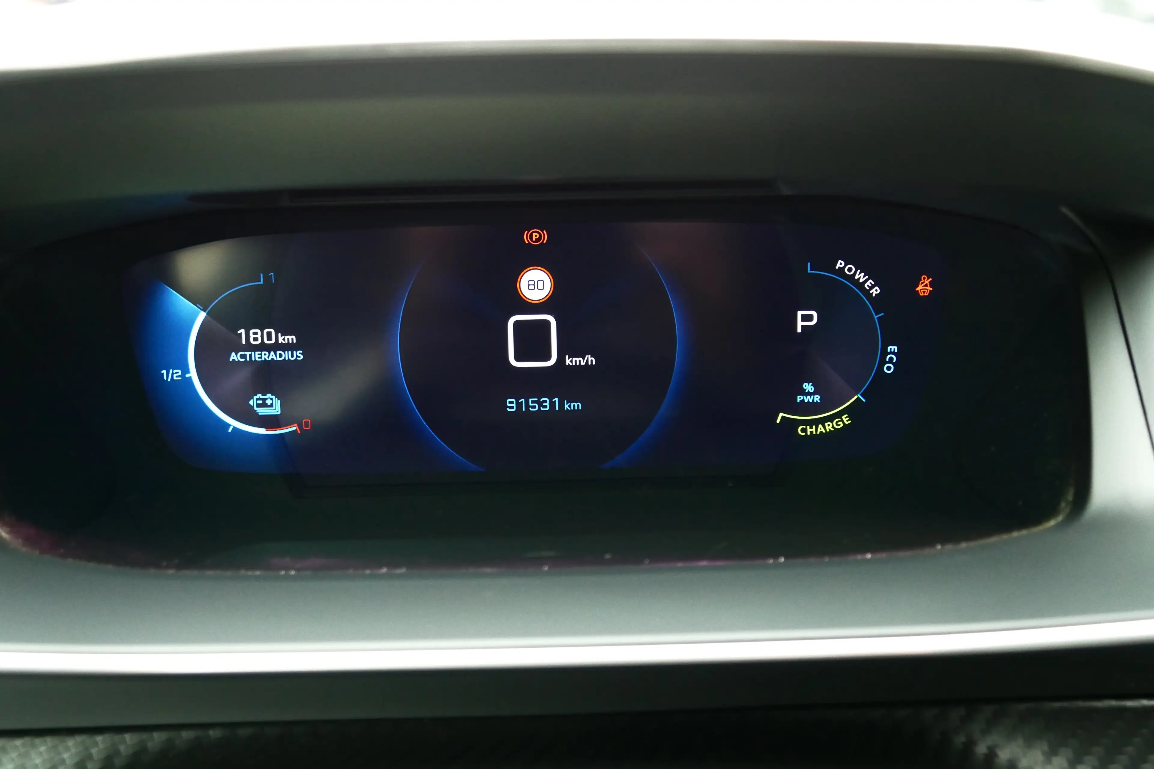 Peugeot e-2008 136PK 50KWH ALLURE PACK AUTOMAAT / CAMERA / STOELV — photo 21