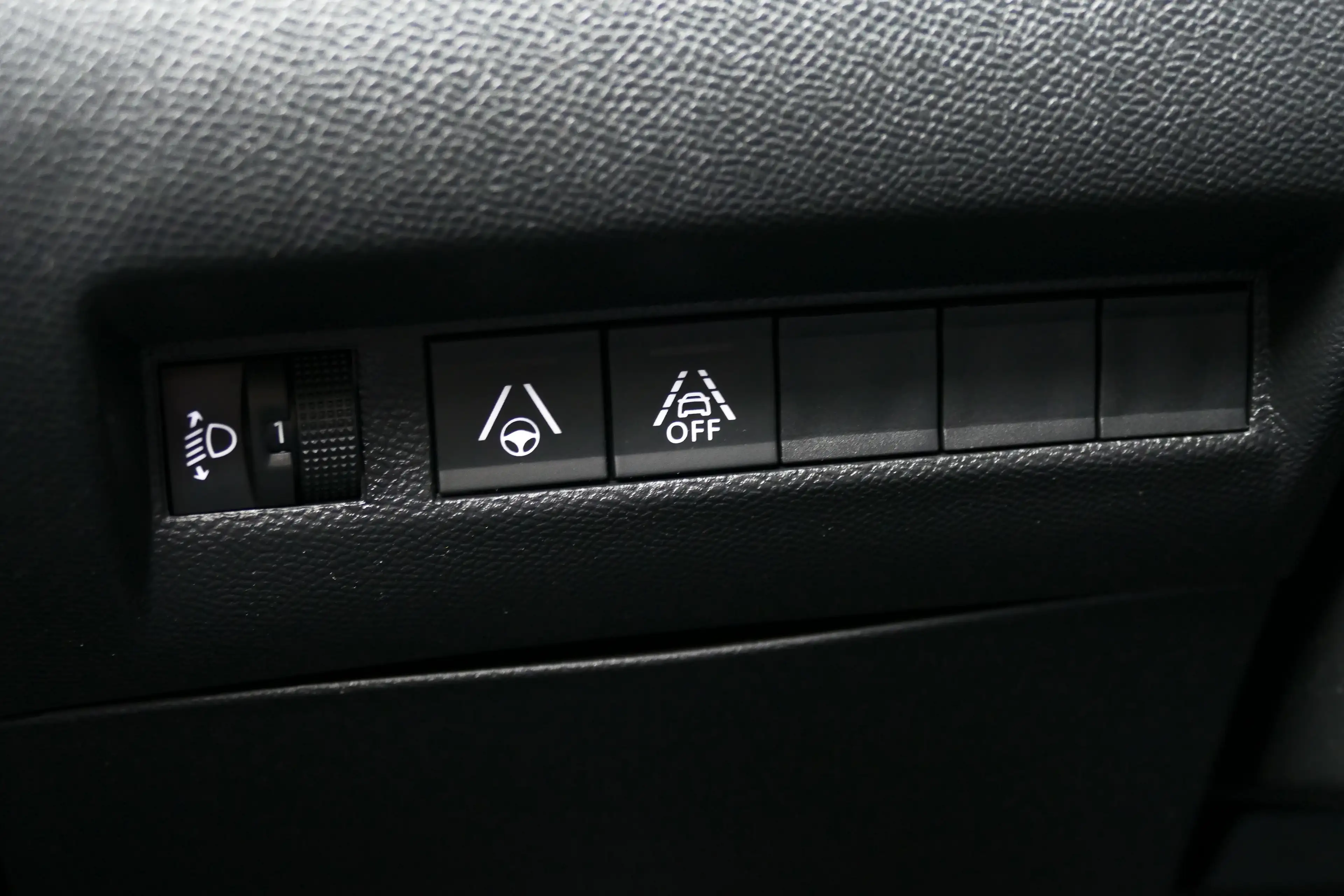 Peugeot e-2008 136PK 50KWH ALLURE PACK AUTOMAAT / CAMERA / STOELV — photo 18