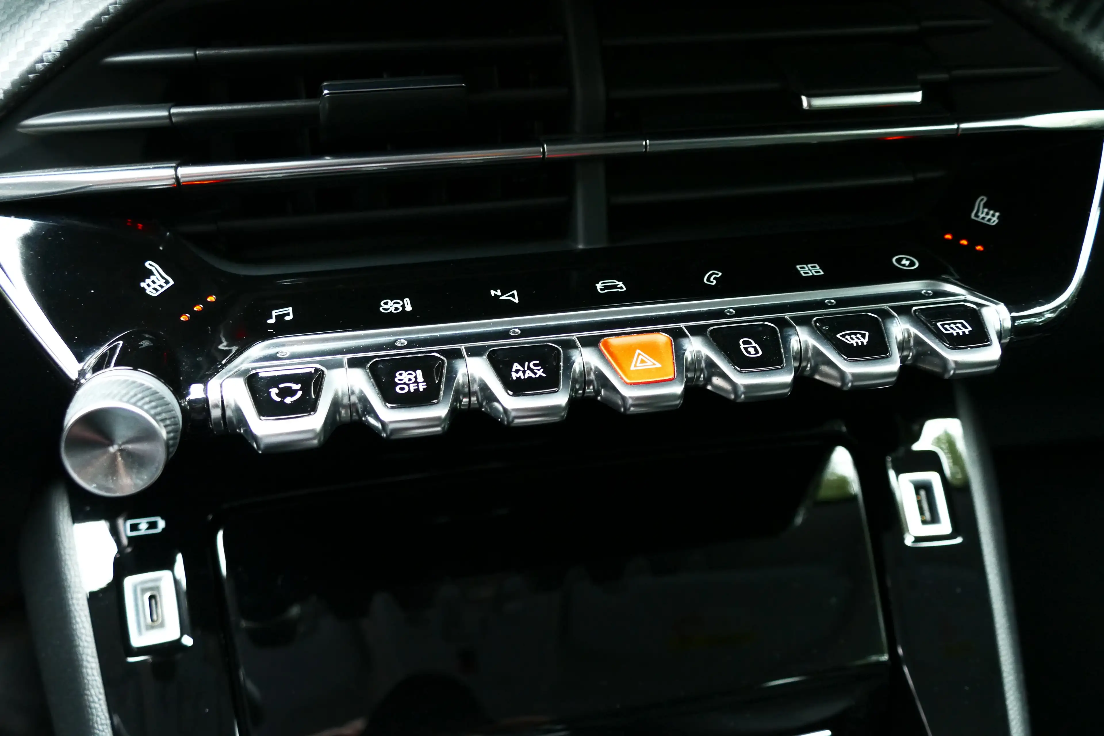 Peugeot e-2008 136PK 50KWH ALLURE PACK AUTOMAAT / CAMERA / STOELV — photo 31