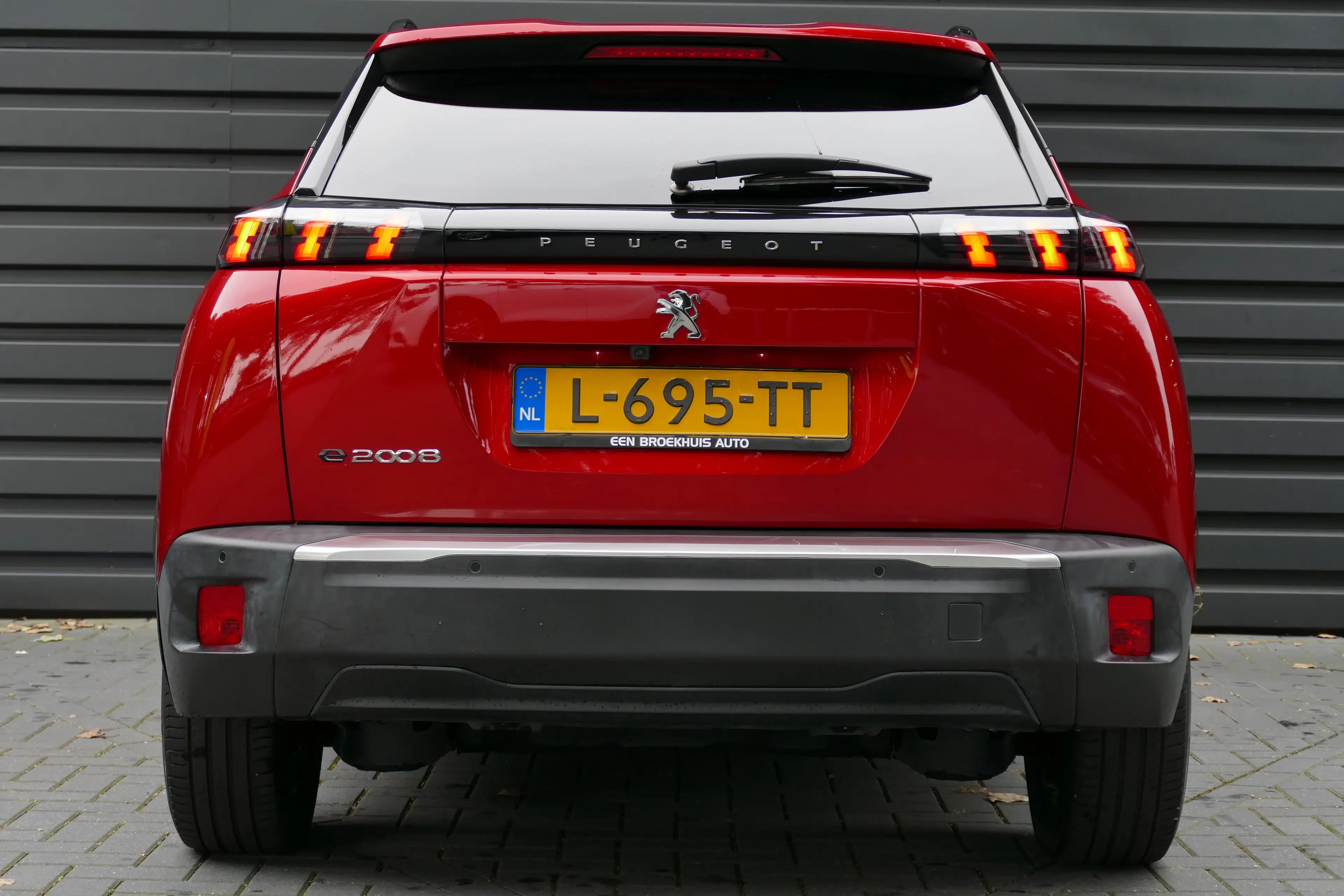 Peugeot e-2008 136PK 50KWH ALLURE PACK AUTOMAAT / CAMERA / STOELV — photo 5
