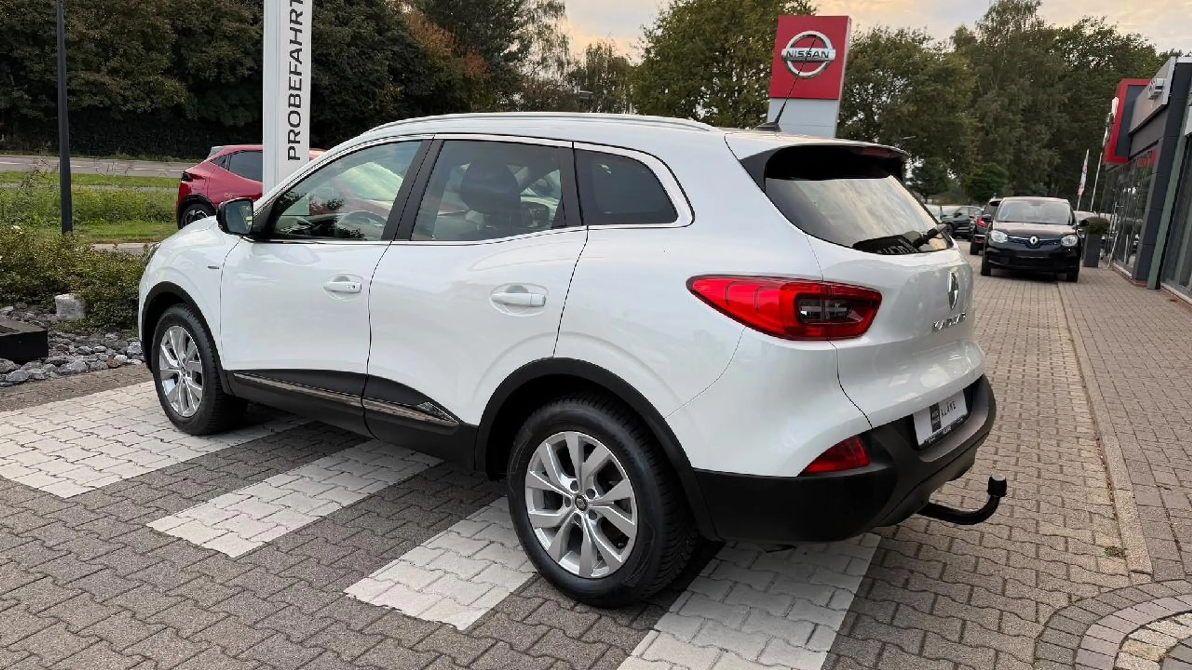 Renault Kadjar LIMITED Deluxe ENERGY TCe 130 EDC — photo 4