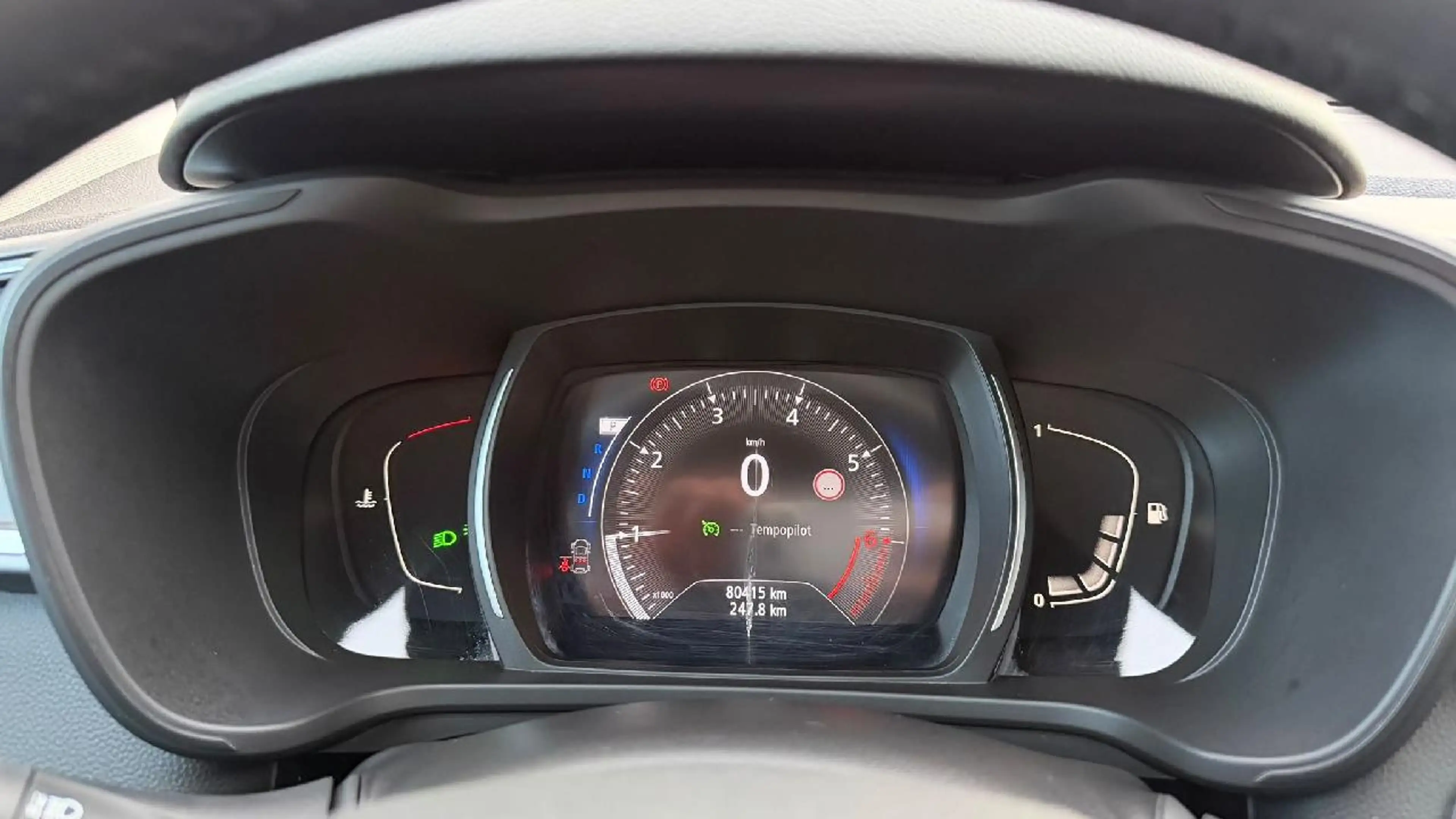 Renault Kadjar LIMITED Deluxe ENERGY TCe 130 EDC — photo 11