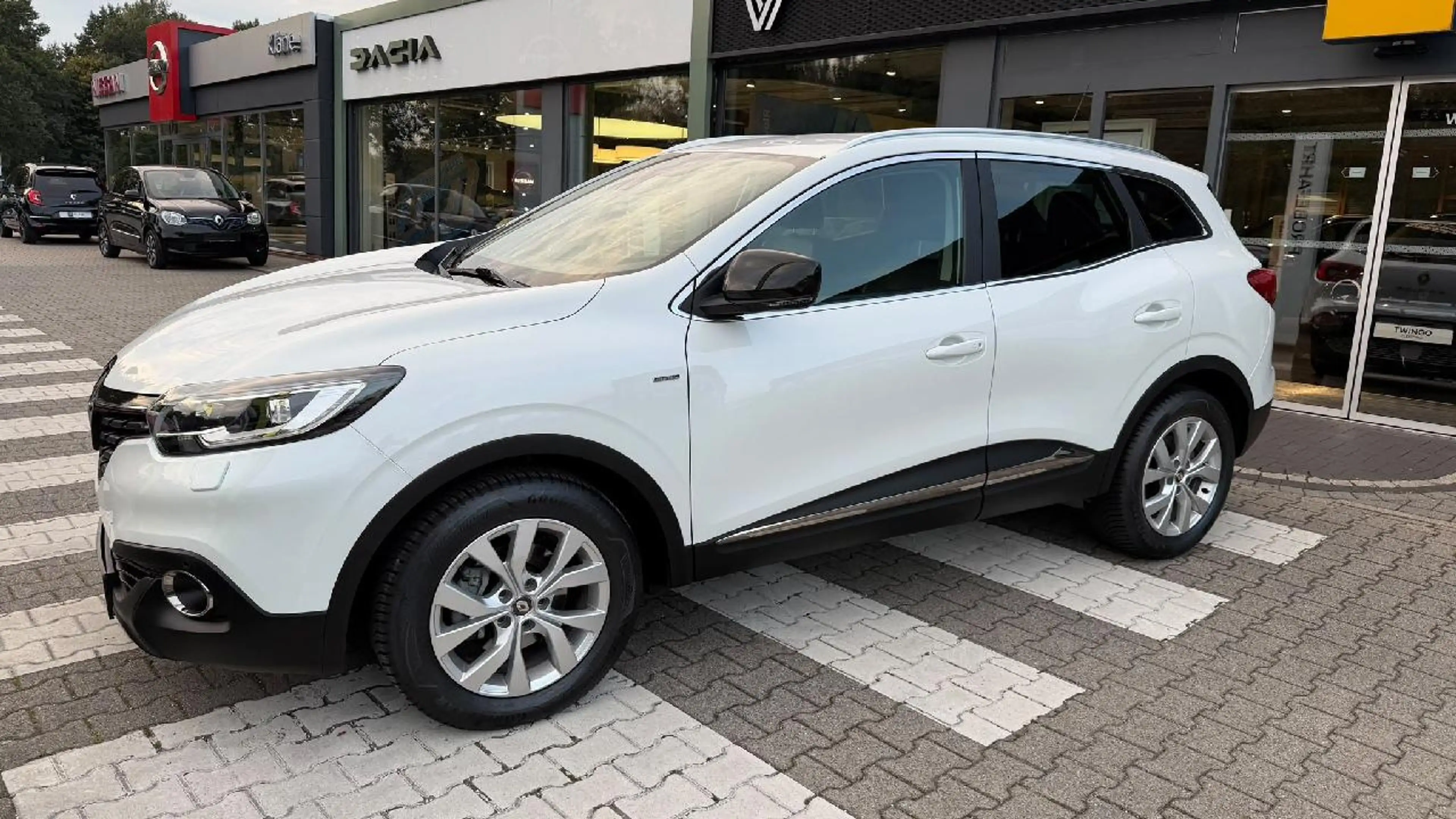 Renault Kadjar LIMITED Deluxe ENERGY TCe 130 EDC — photo 2