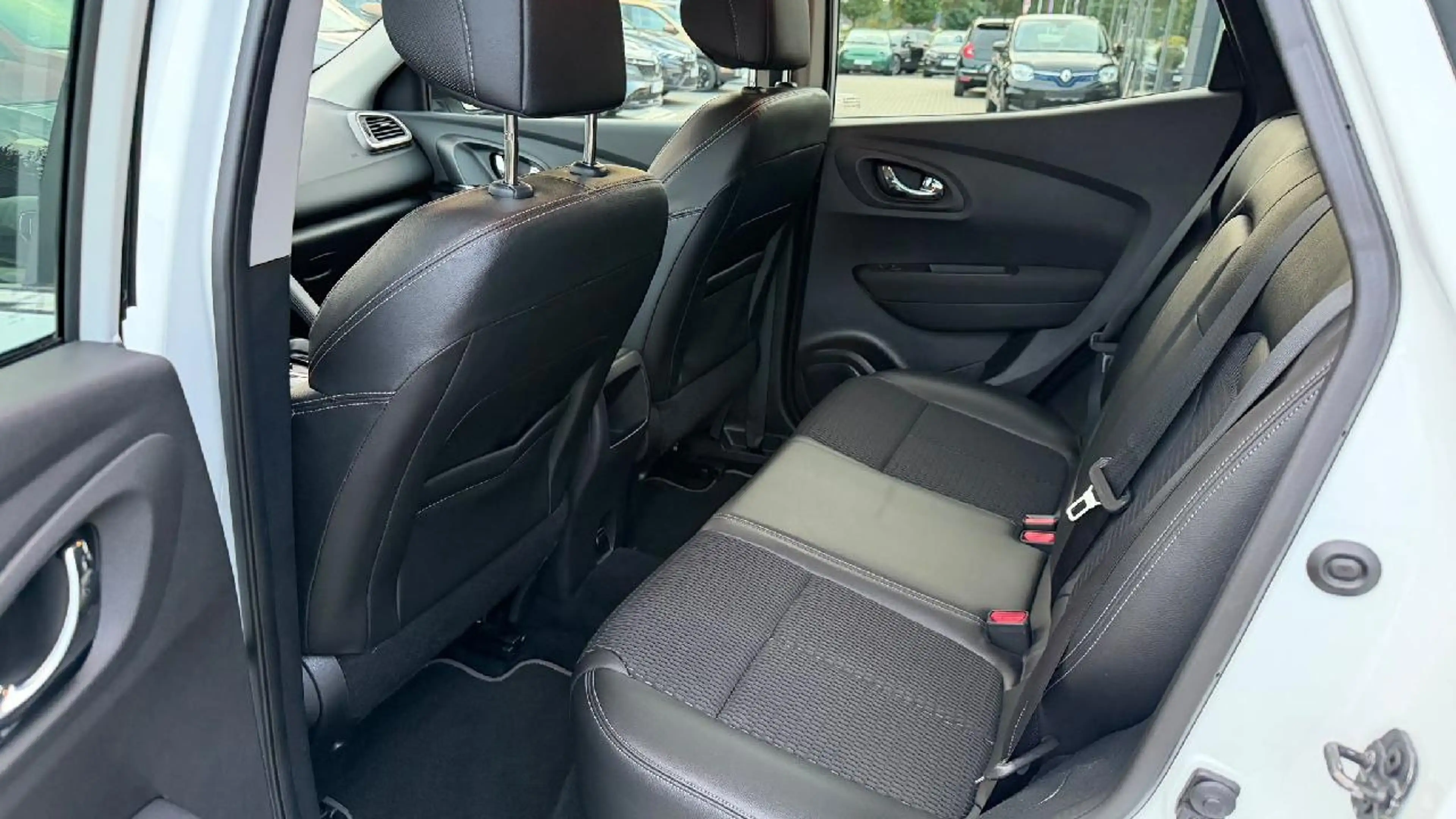 Renault Kadjar LIMITED Deluxe ENERGY TCe 130 EDC — photo 9