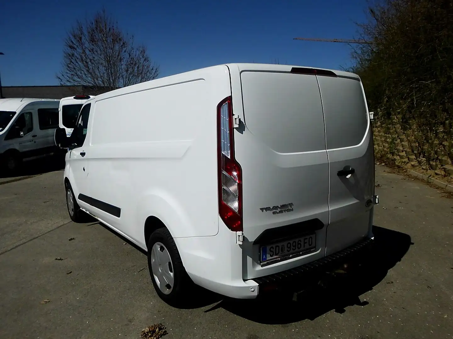 Ford Transit Custom Kasten 2,0 TDCi L2H1 320 Trend Weiß - 2