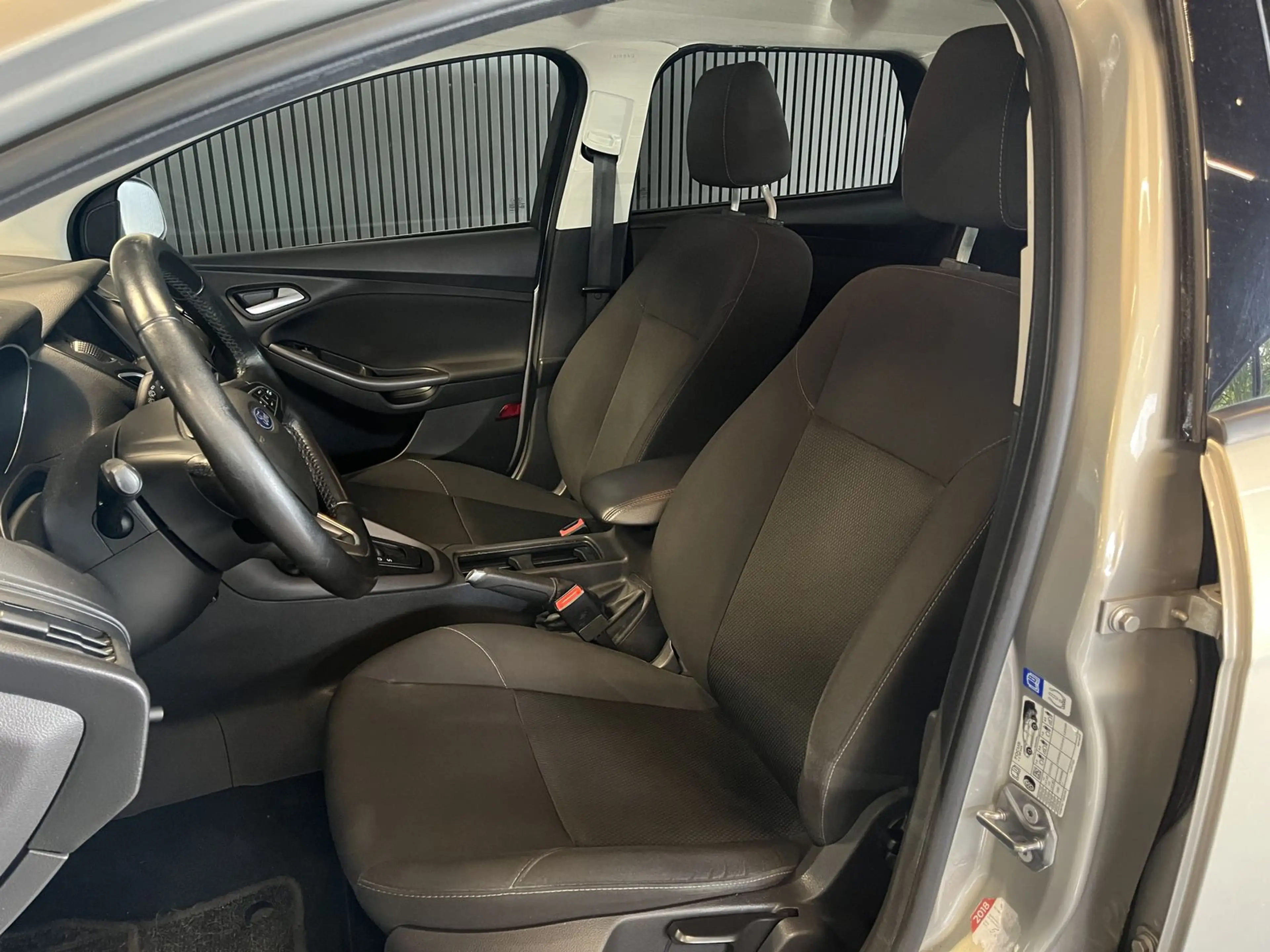 Ford Focus 2.0 TDCI Business/NAVIPOWERSHIFISOFIX/PDC/ — photo 9