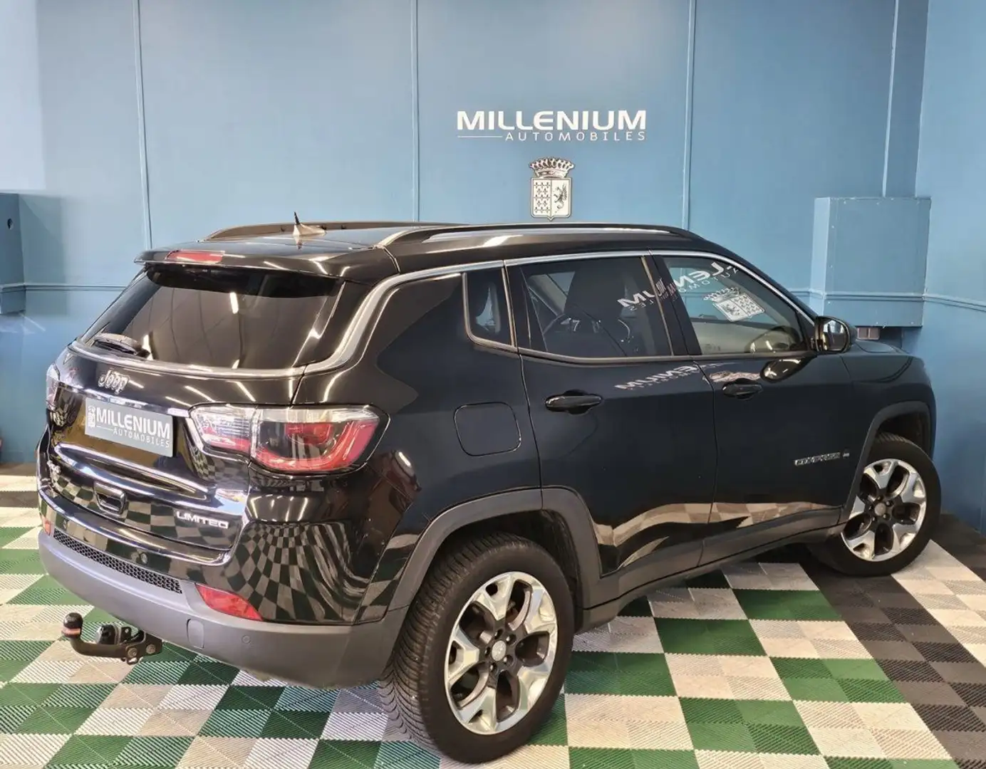 Jeep Compass 2.0 MULTIJET II 140CH LIMITED 4X4 BVA9 Schwarz - 2