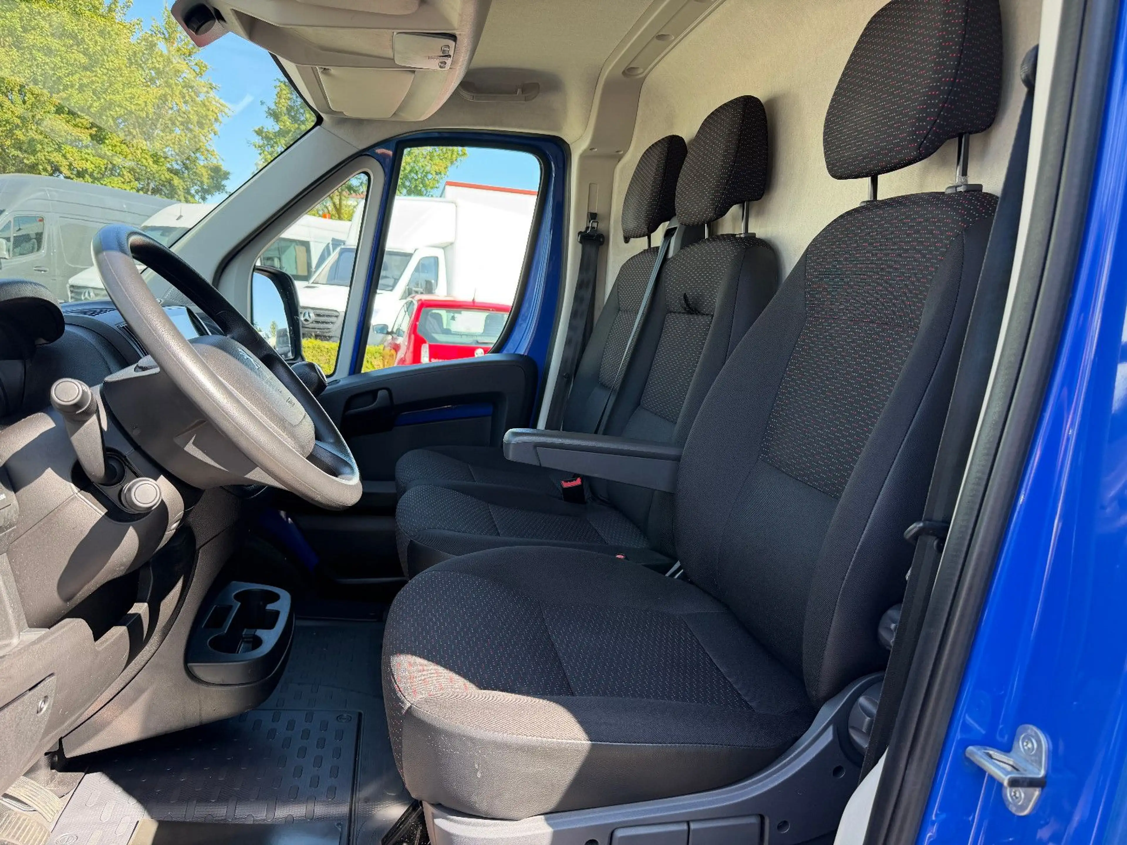 Peugeot Boxer Kasten 330 2.0HDi L1H1/KLIMAUTO+GRA+MFL — photo 9