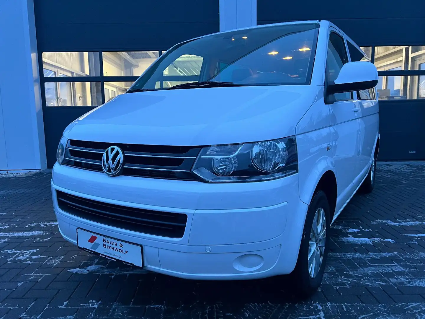 Volkswagen T5 Caravelle Comfortline 140PS DSG 8SP AHK PDC Blanc - 2