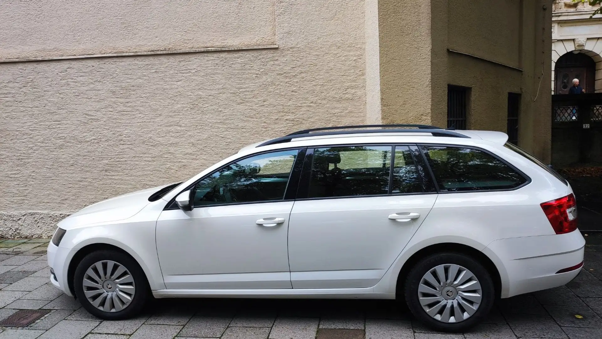 Skoda Octavia Combi Ambition Weiß - 1