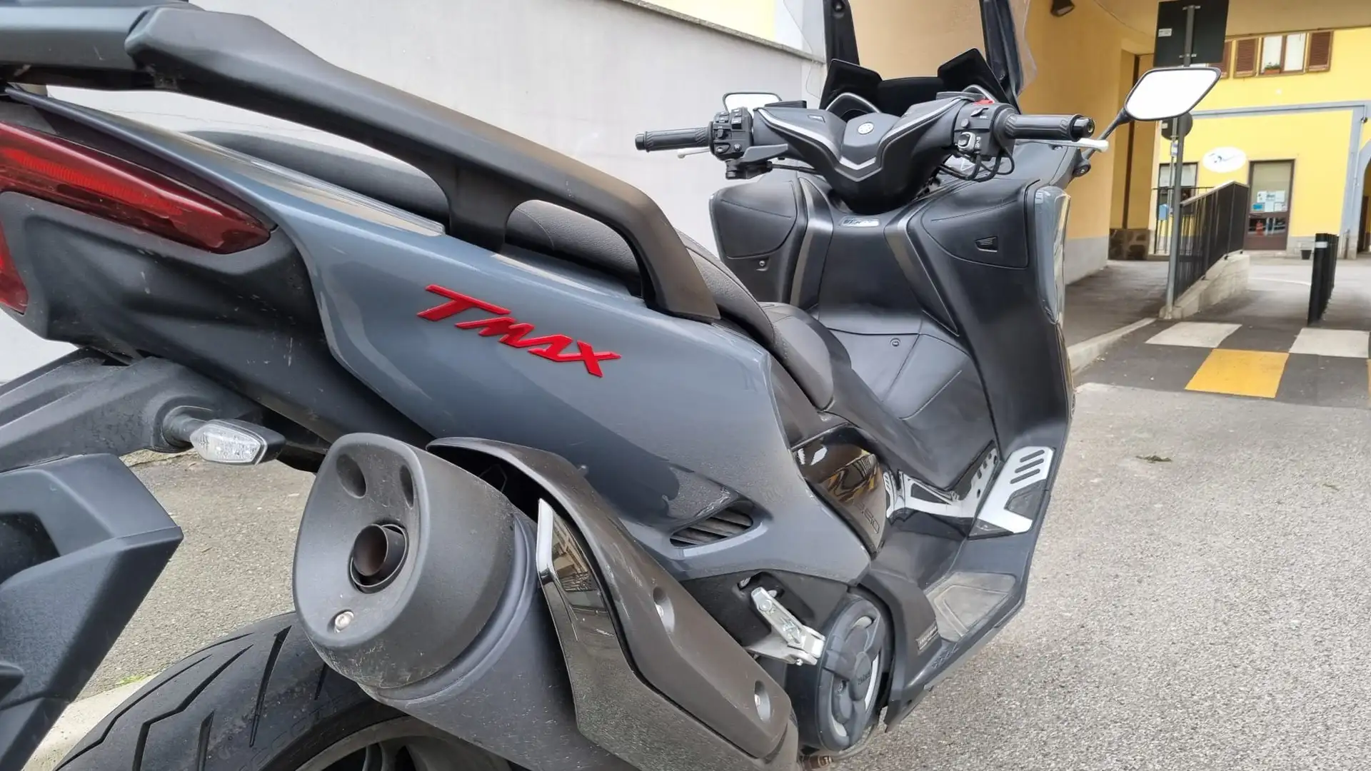 Yamaha TMAX 560 Tech Max Grigio - 2
