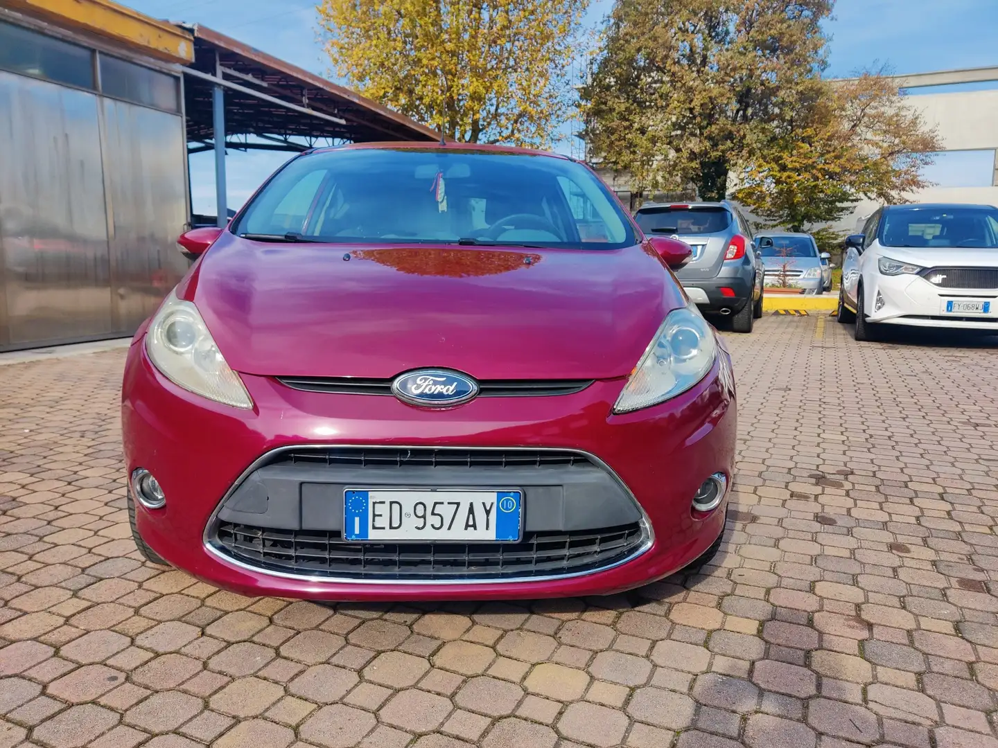 Ford Fiesta Fiesta VI 2010 3p 1.2 16v Titanium 82cv Rood - 2